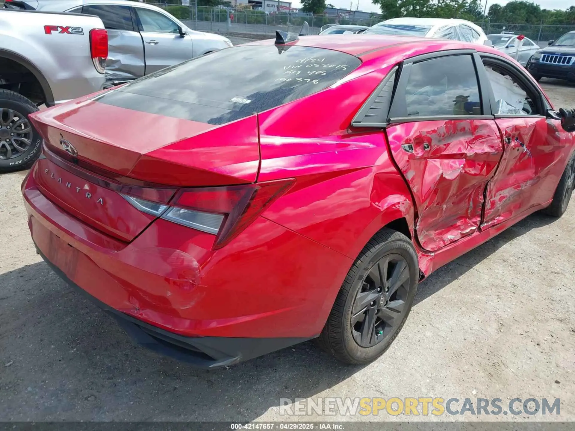 4 Photograph of a damaged car 5NPLS4AG3MH052015 HYUNDAI ELANTRA 2021