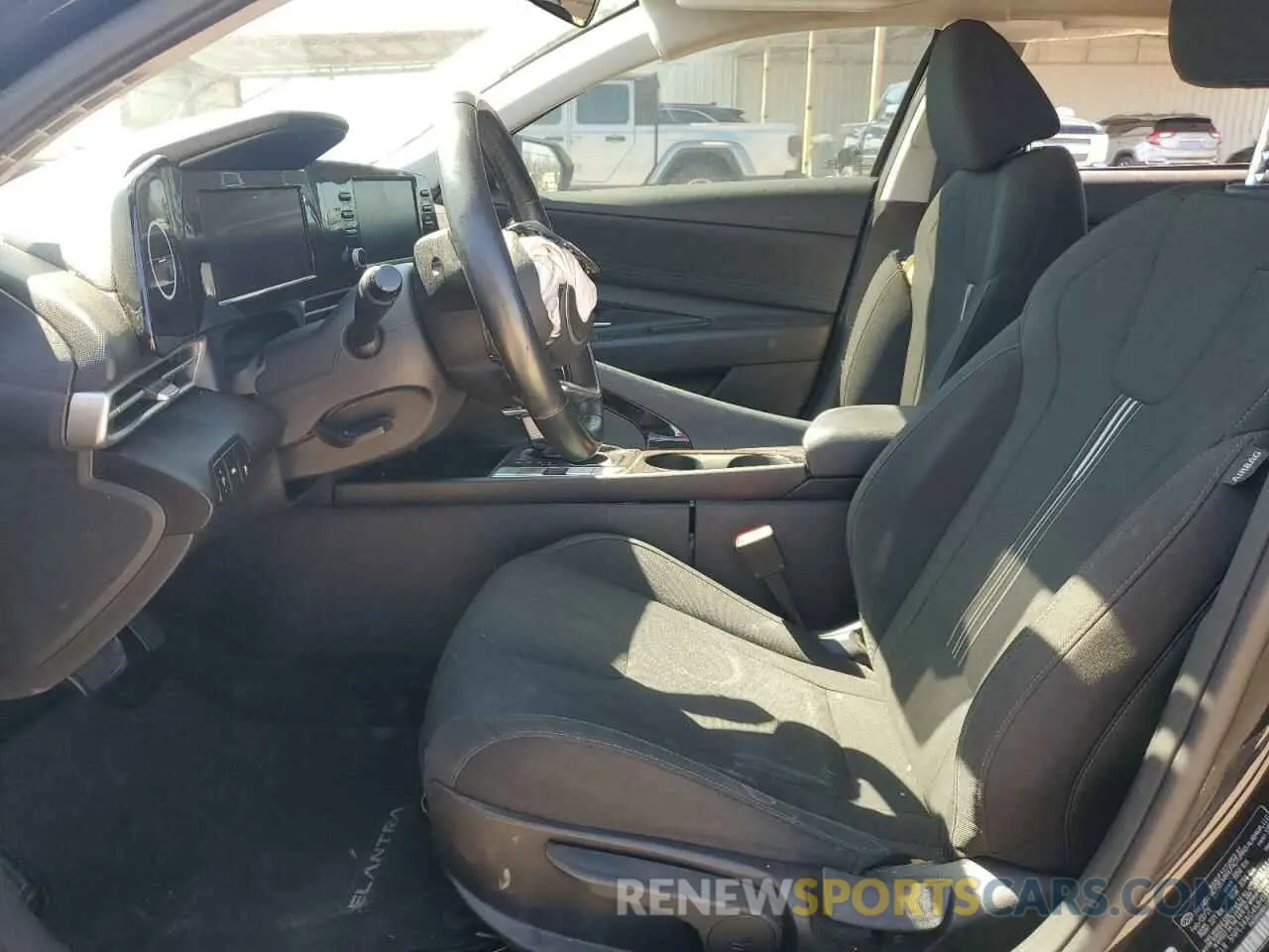 7 Photograph of a damaged car 5NPLS4AG4MH031061 HYUNDAI ELANTRA 2021