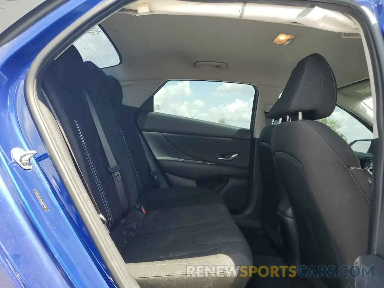 10 Photograph of a damaged car 5NPLS4AG5MH017363 HYUNDAI ELANTRA 2021