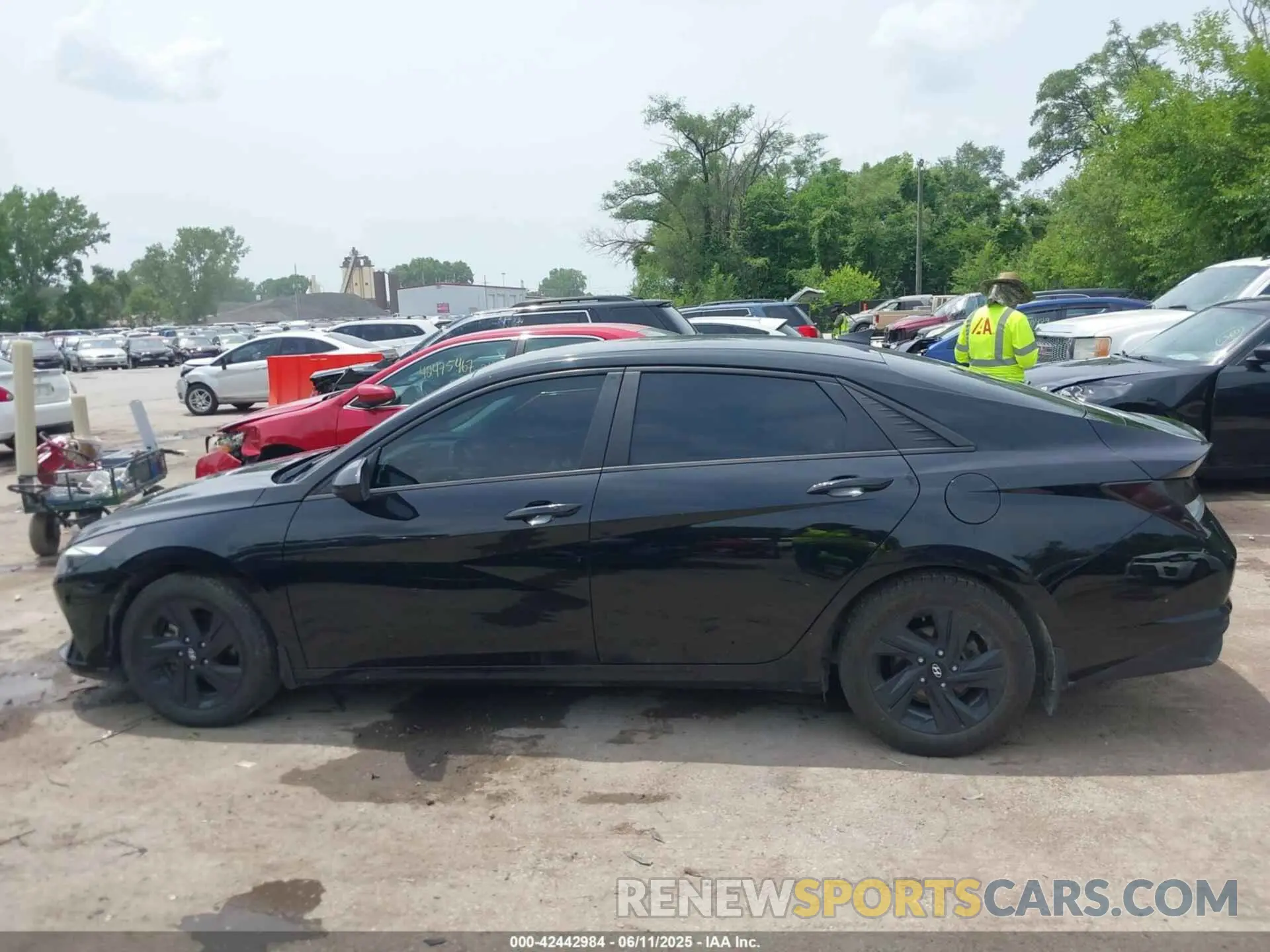 14 Photograph of a damaged car 5NPLS4AG5MH040514 HYUNDAI ELANTRA 2021