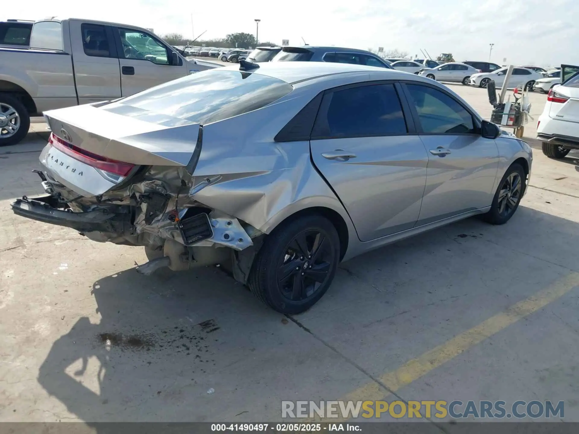 4 Photograph of a damaged car 5NPLS4AG5MH044224 HYUNDAI ELANTRA 2021