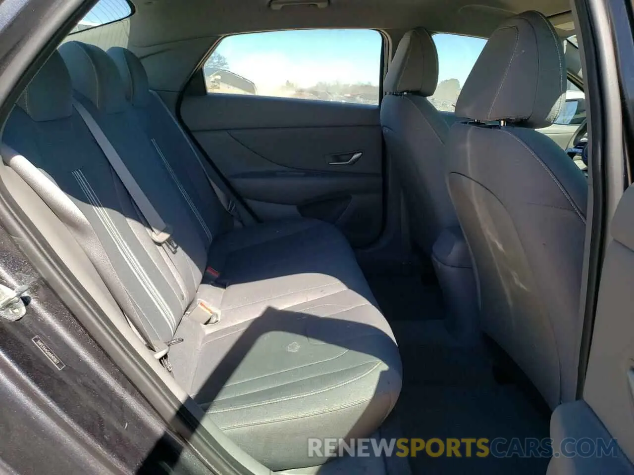 12 Photograph of a damaged car 5NPLS4AG6MH011877 HYUNDAI ELANTRA 2021