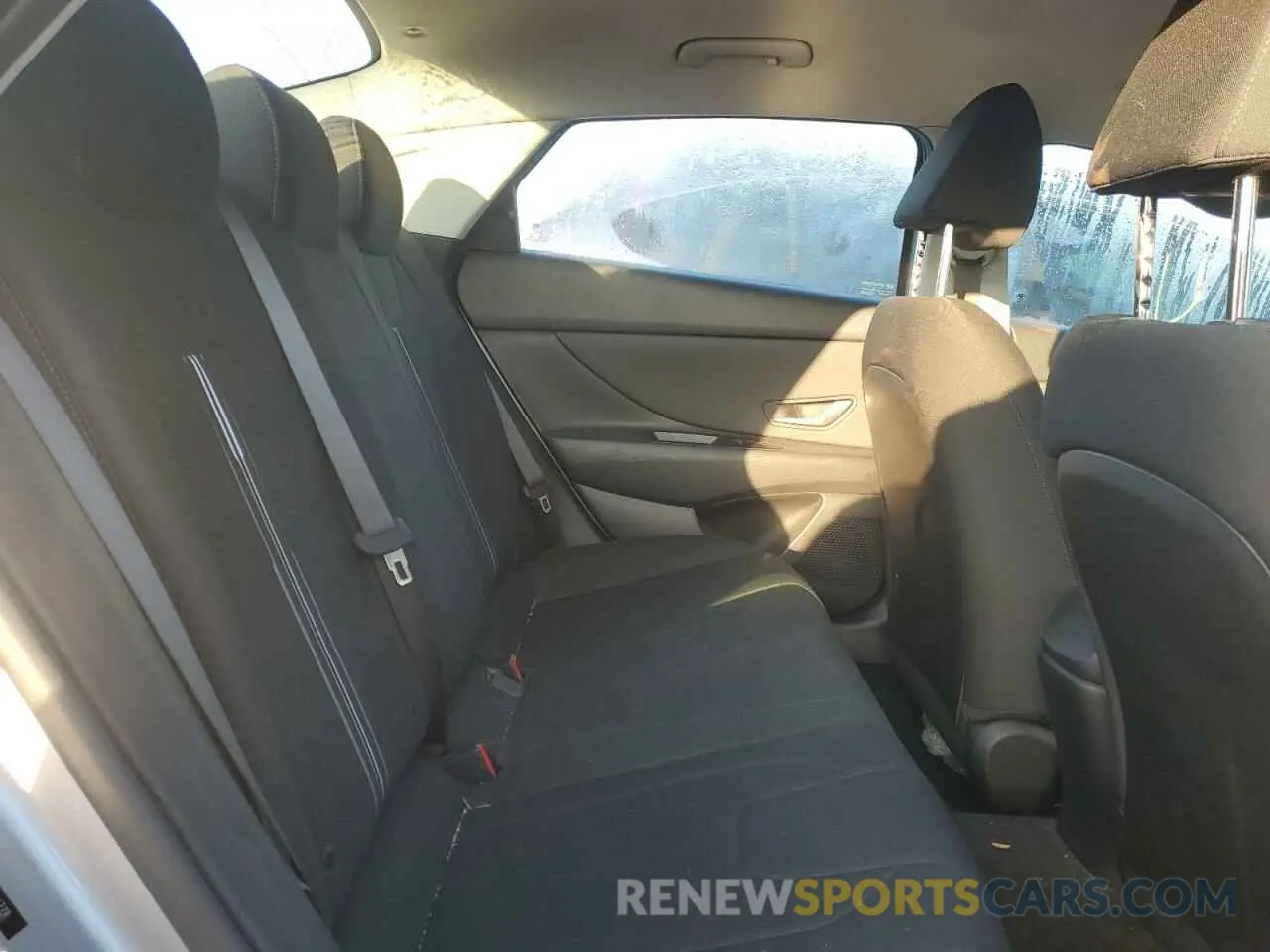 10 Photograph of a damaged car 5NPLS4AG6MH016738 HYUNDAI ELANTRA 2021