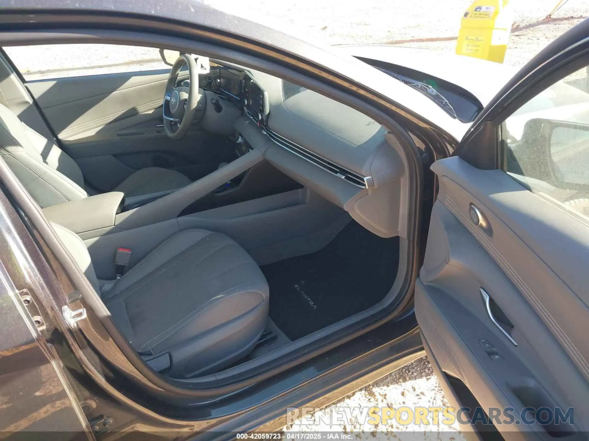5 Photograph of a damaged car 5NPLS4AG6MH034172 HYUNDAI ELANTRA 2021