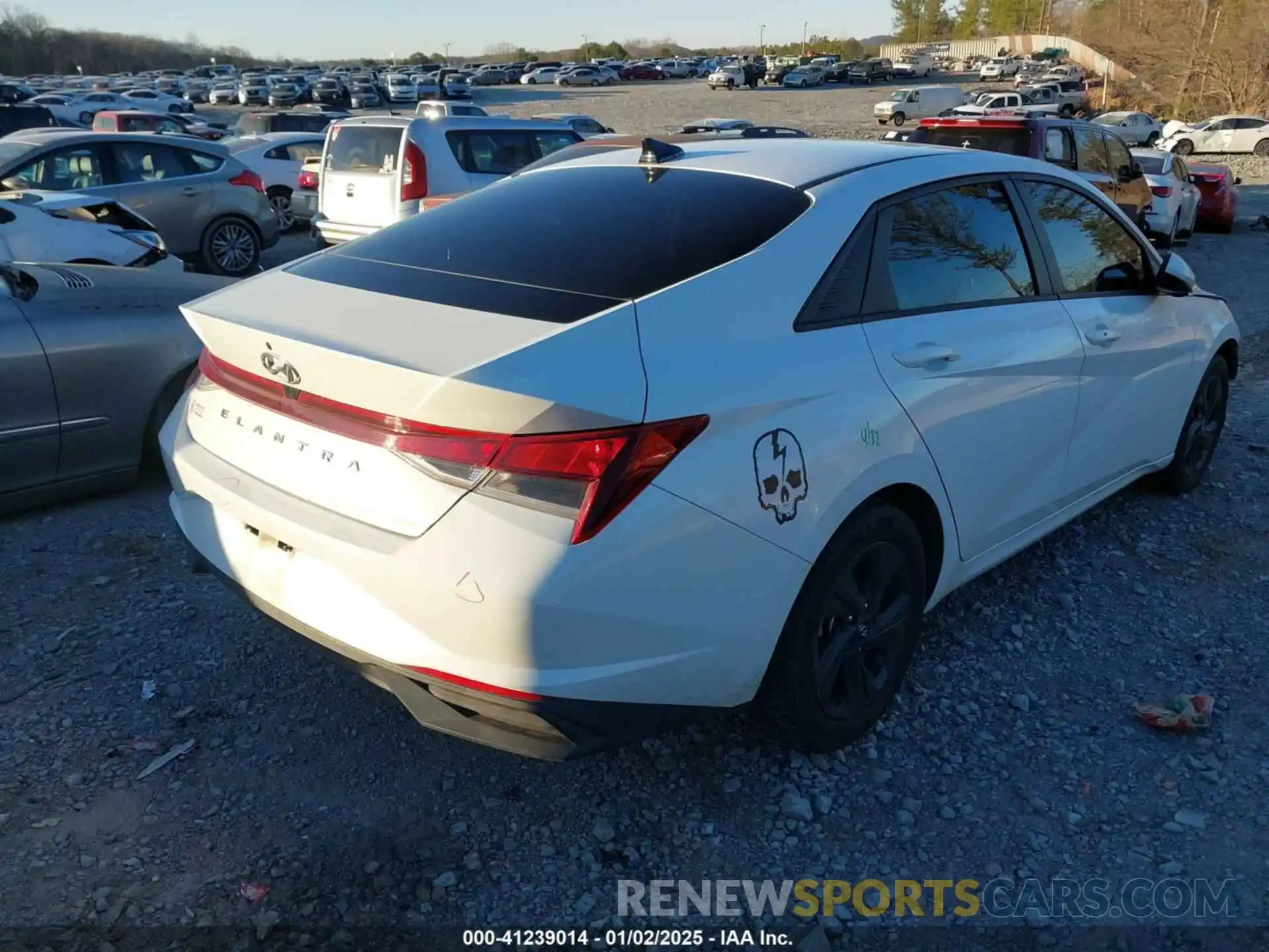 4 Photograph of a damaged car 5NPLS4AG7MH003495 HYUNDAI ELANTRA 2021