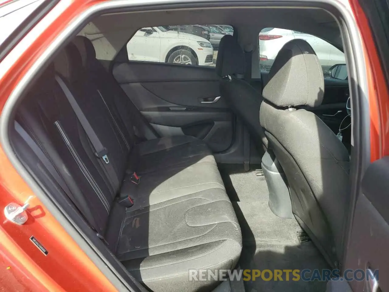 10 Photograph of a damaged car 5NPLS4AG7MH016800 HYUNDAI ELANTRA 2021