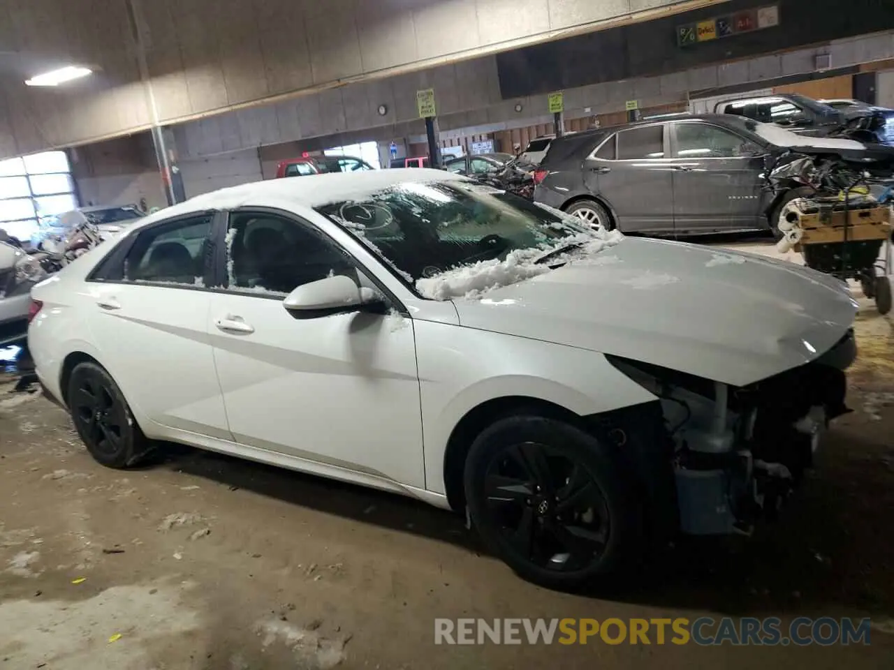 4 Photograph of a damaged car 5NPLS4AG7MH039591 HYUNDAI ELANTRA 2021