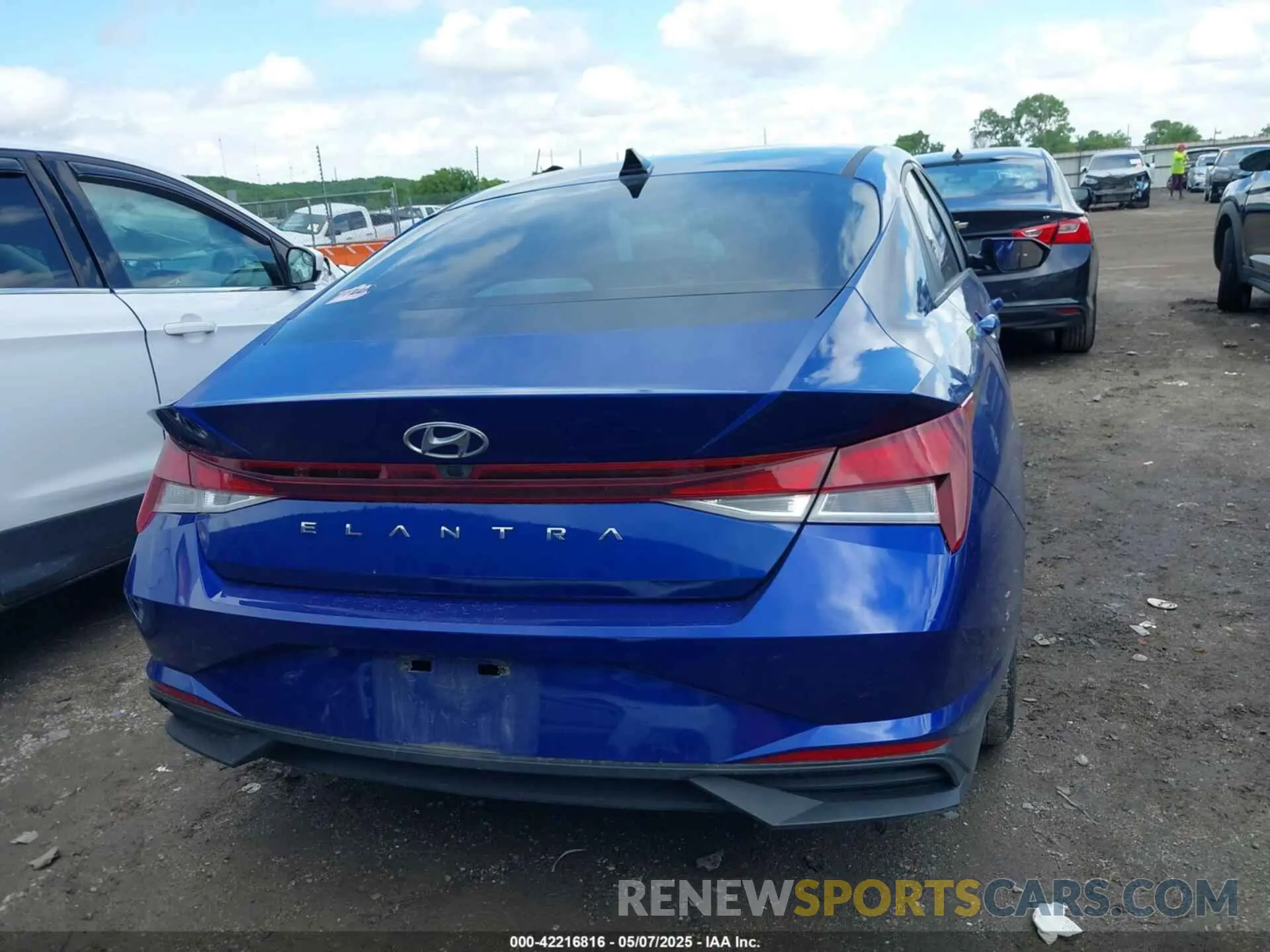 16 Photograph of a damaged car 5NPLS4AG9MH032206 HYUNDAI ELANTRA 2021