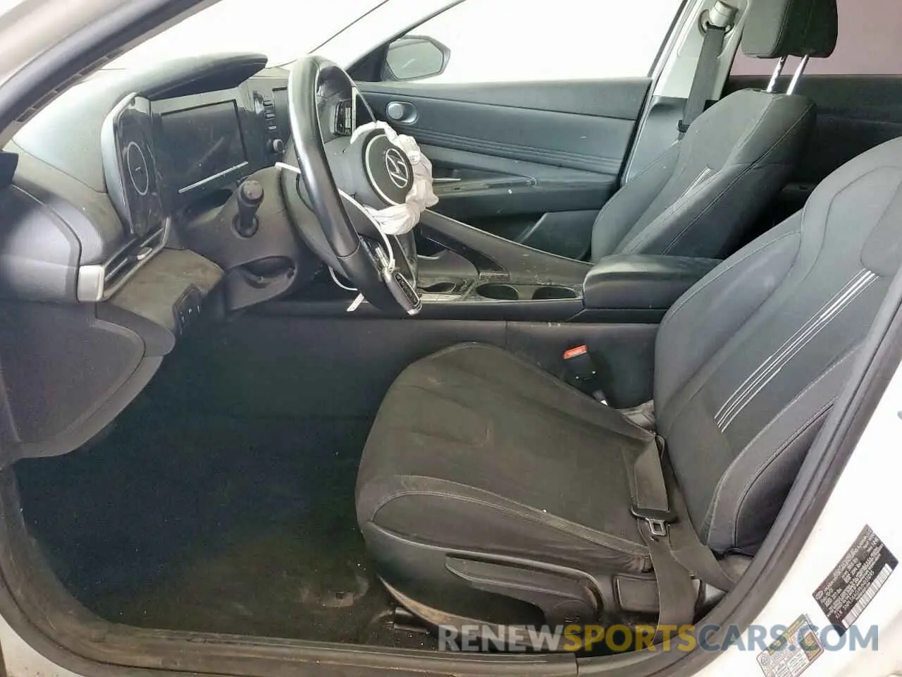 7 Photograph of a damaged car 5NPLS4AG9MH033095 HYUNDAI ELANTRA 2021
