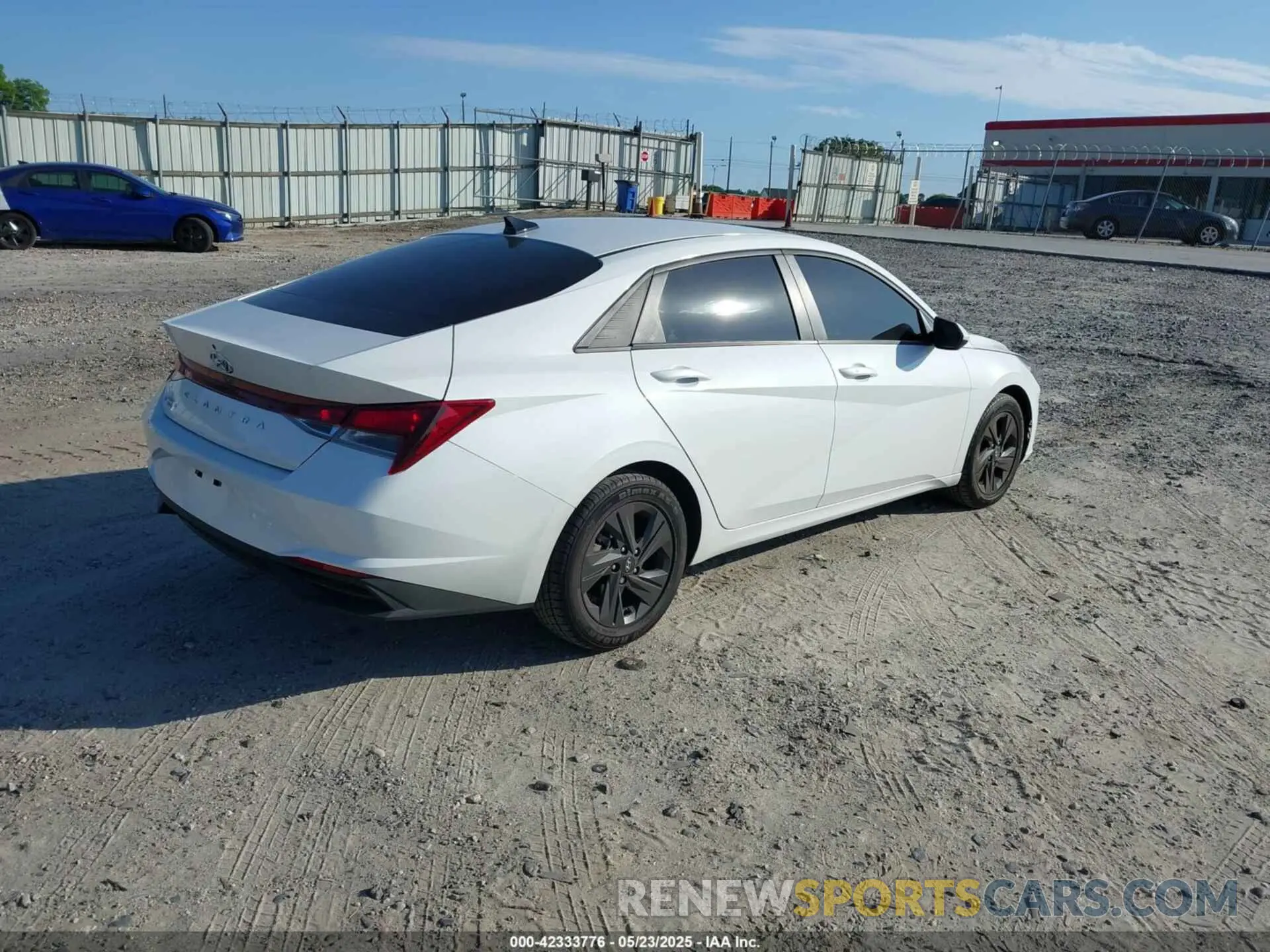 4 Photograph of a damaged car 5NPLS4AG9MH037230 HYUNDAI ELANTRA 2021