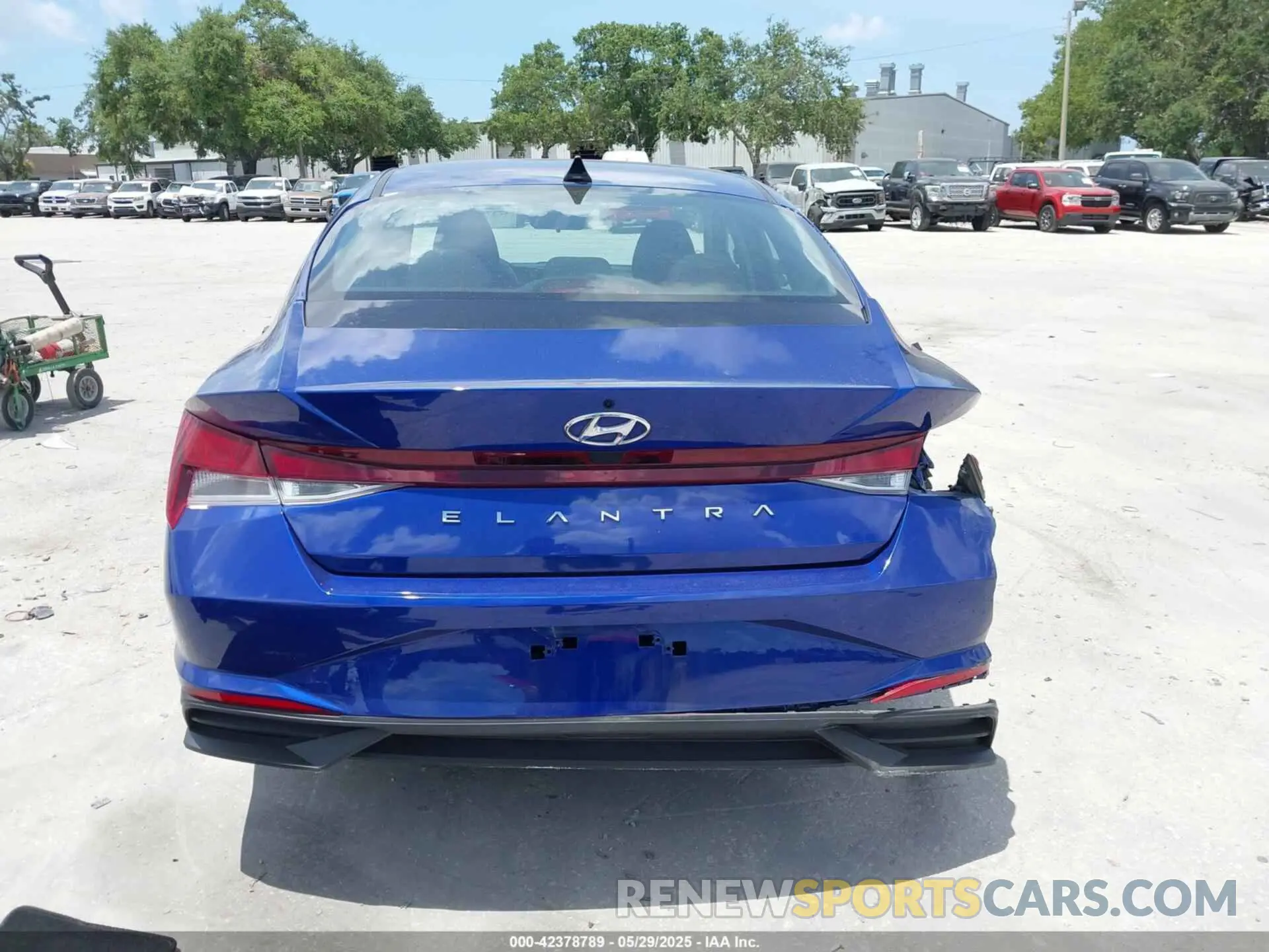 17 Photograph of a damaged car KMHLL4AGXMU178032 HYUNDAI ELANTRA 2021