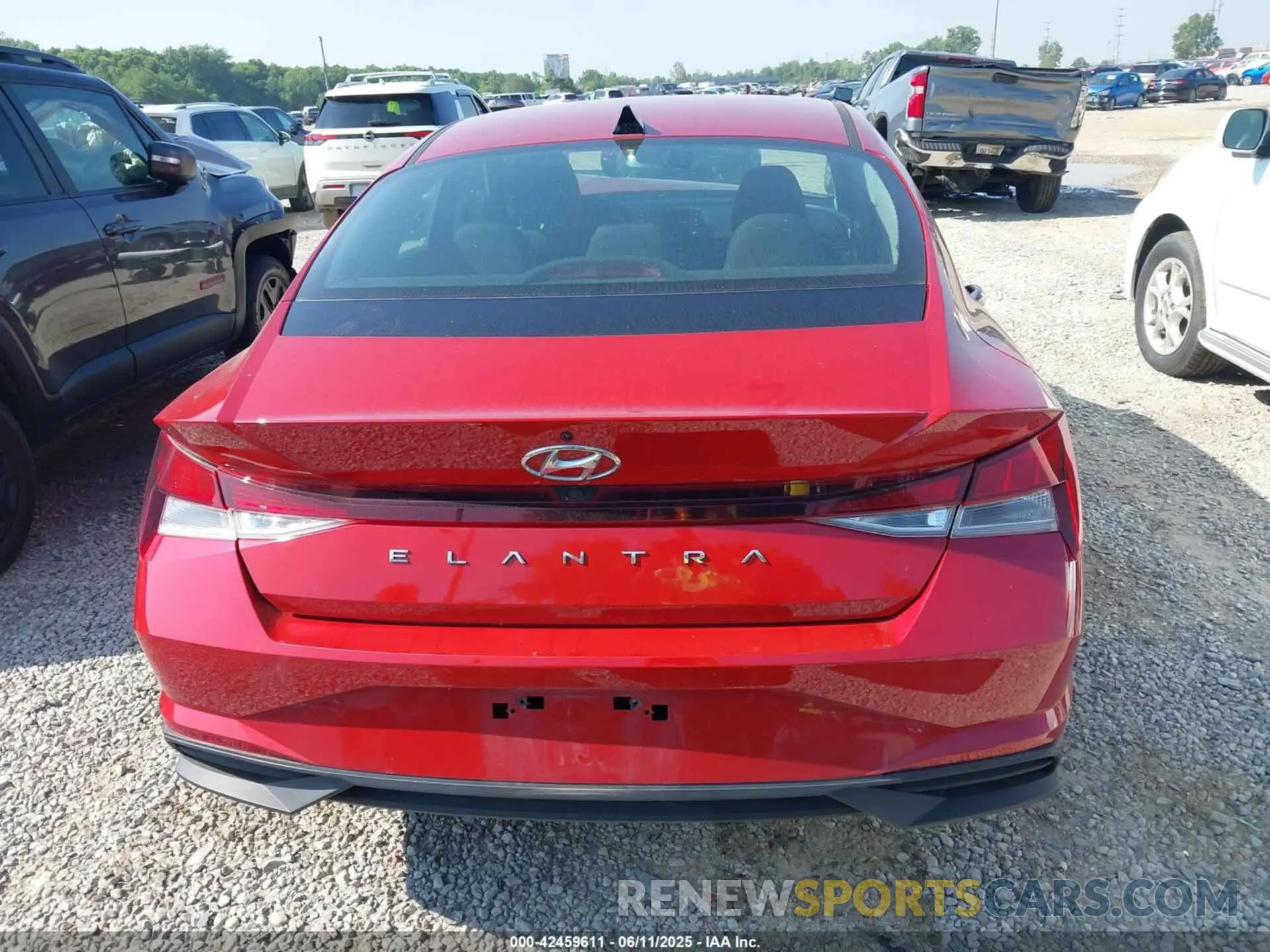 17 Photograph of a damaged car KMHLM4AG0MU074498 HYUNDAI ELANTRA 2021