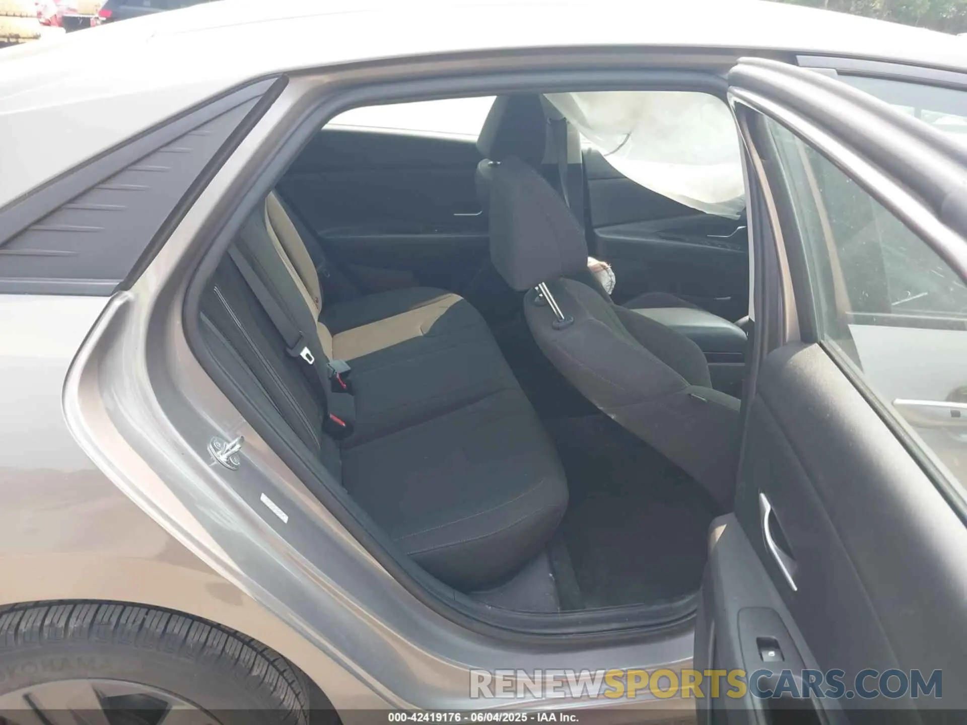 8 Photograph of a damaged car KMHLM4AG2MU091870 HYUNDAI ELANTRA 2021