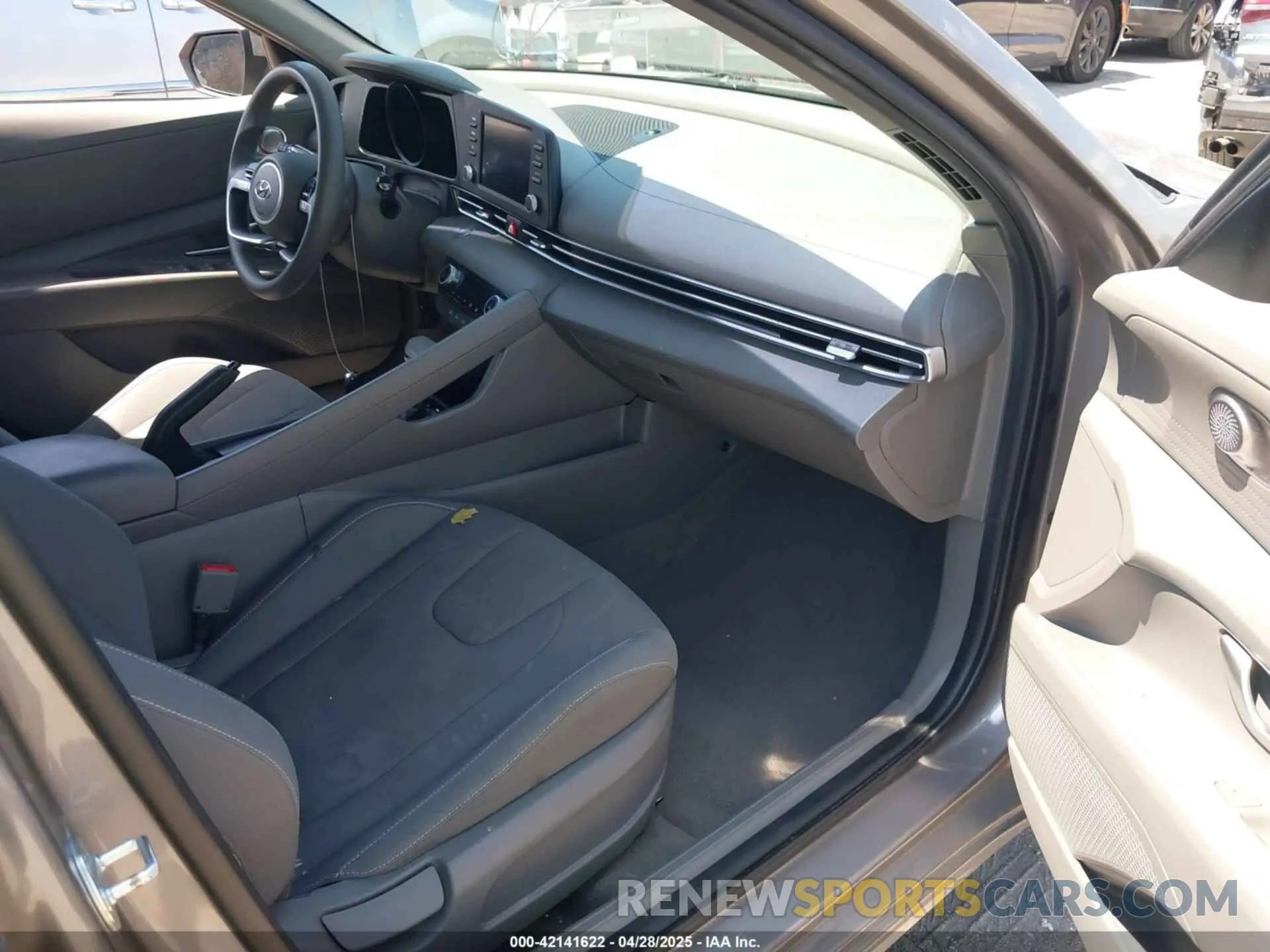 5 Photograph of a damaged car KMHLM4AG3MU209568 HYUNDAI ELANTRA 2021