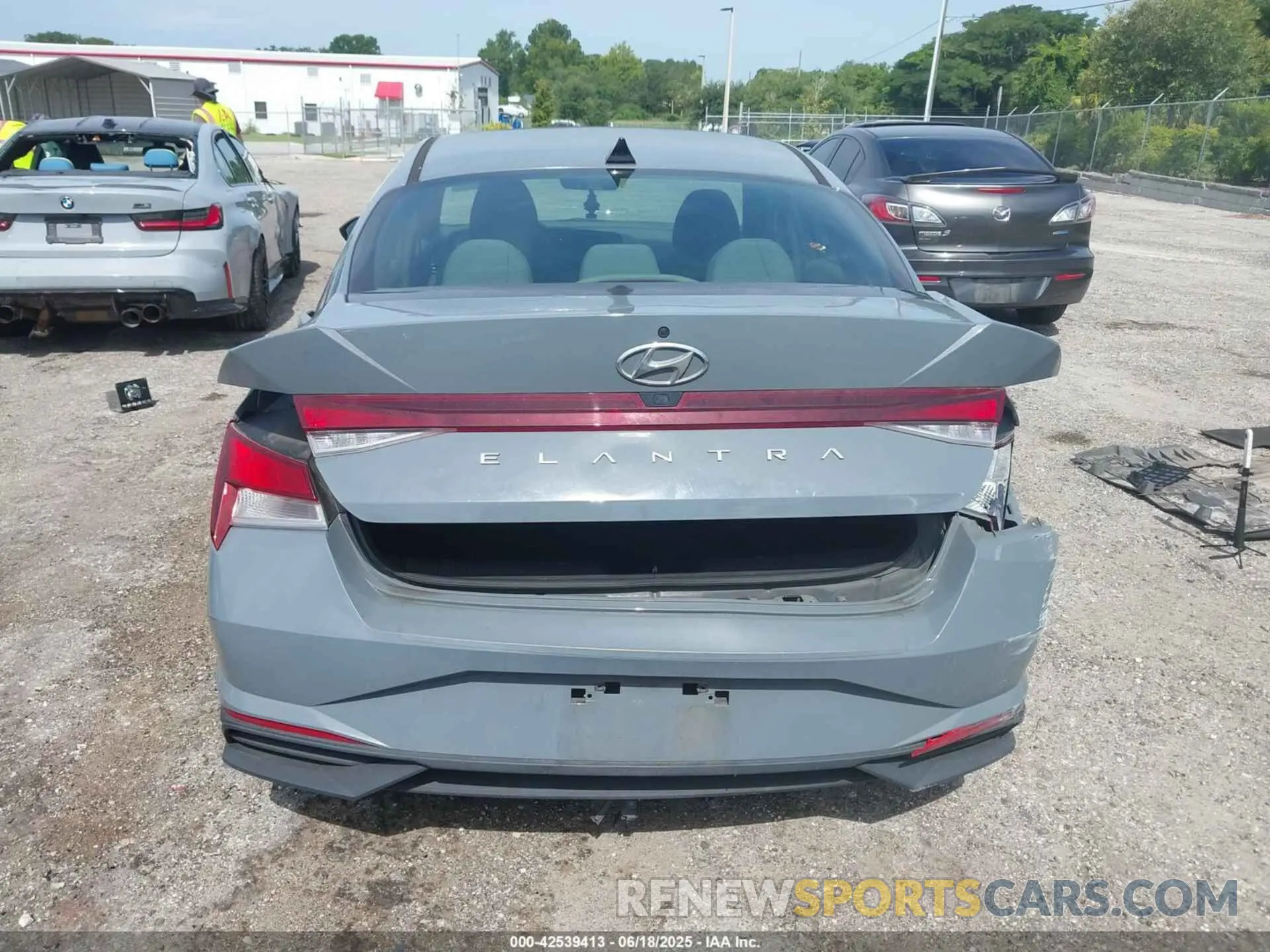 15 Photograph of a damaged car KMHLM4AG4MU149705 HYUNDAI ELANTRA 2021