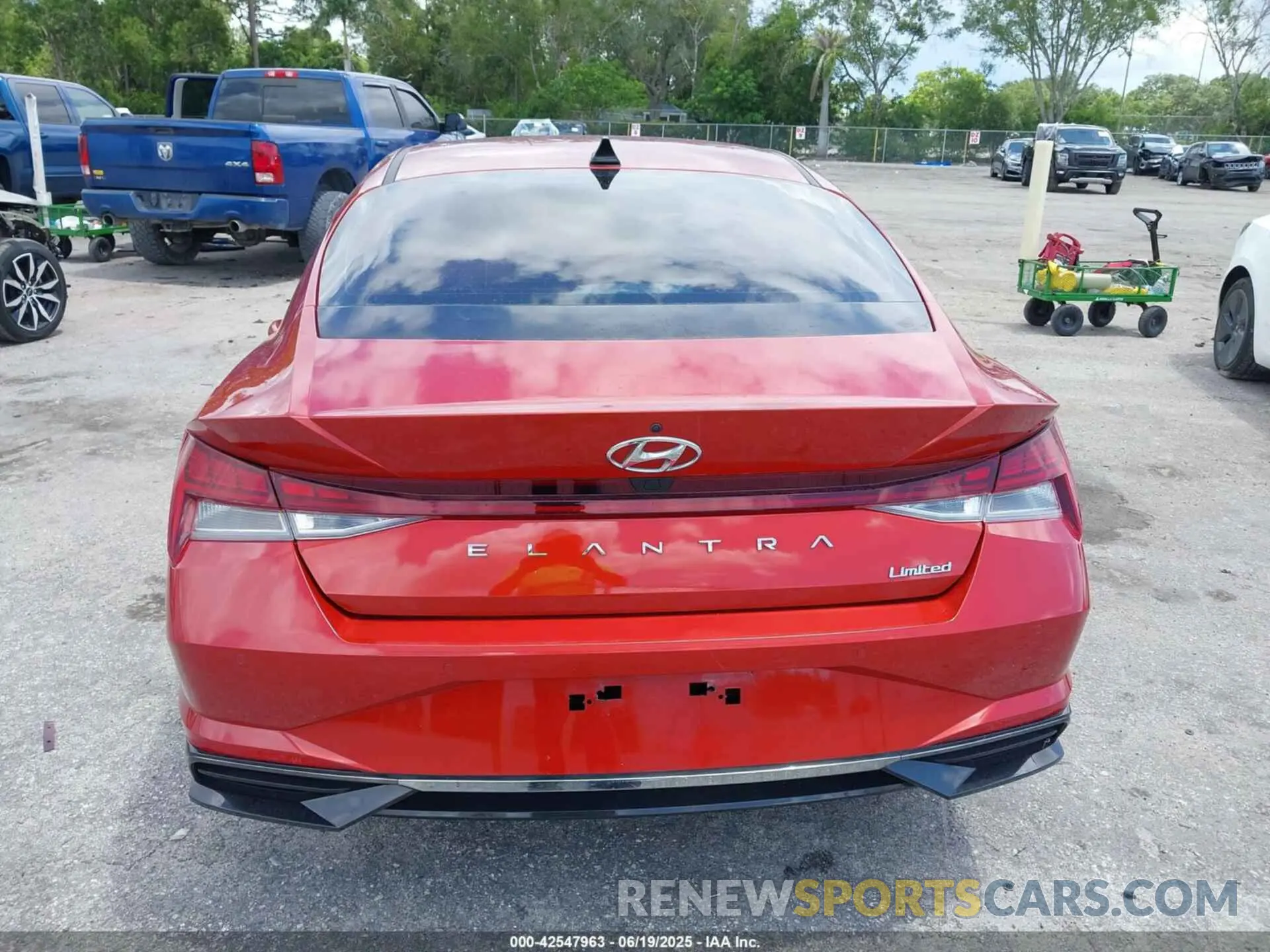 17 Photograph of a damaged car KMHLP4AG7MU138480 HYUNDAI ELANTRA 2021