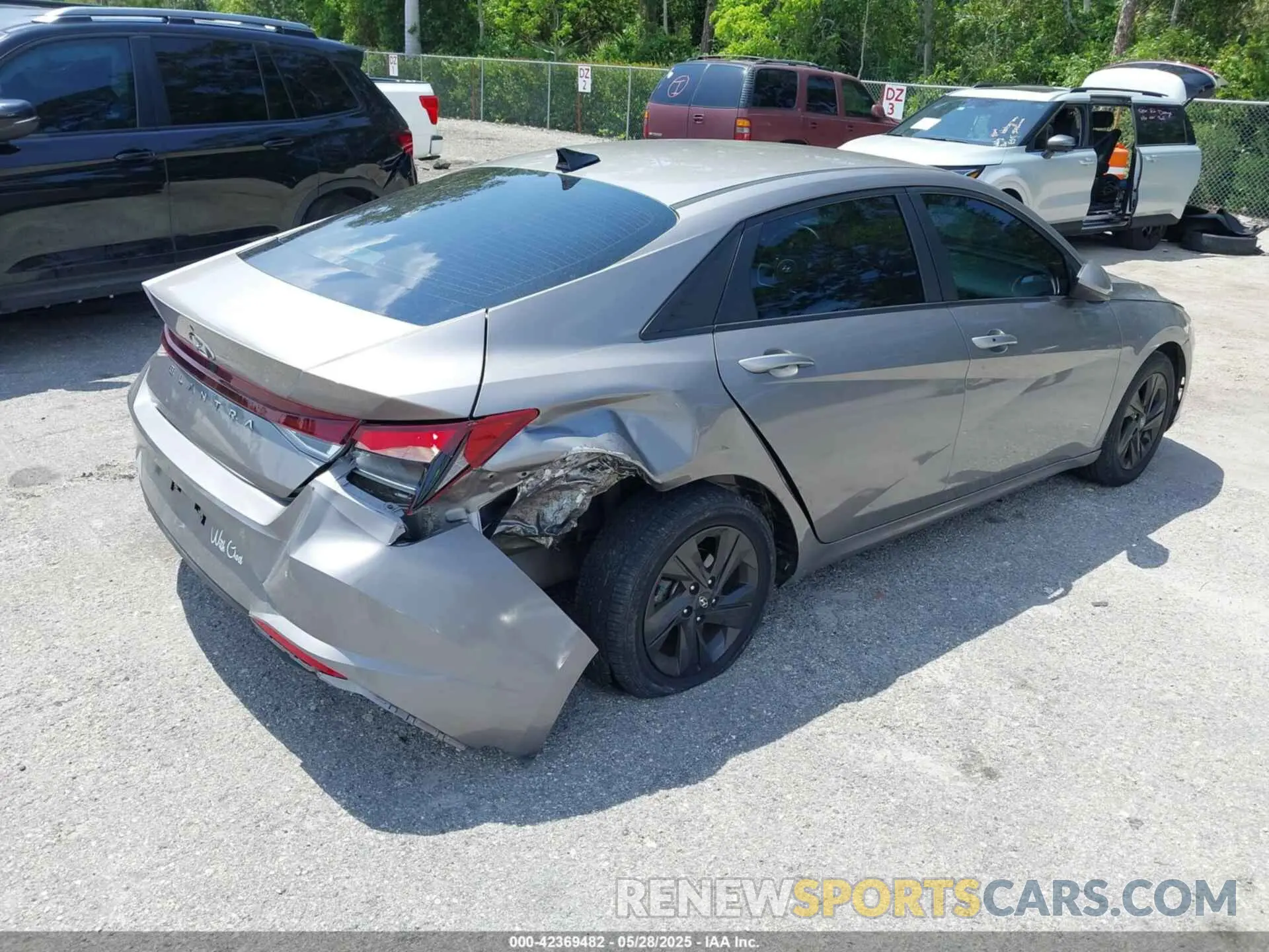 4 Photograph of a damaged car KMHLS4AG5MU065575 HYUNDAI ELANTRA 2021