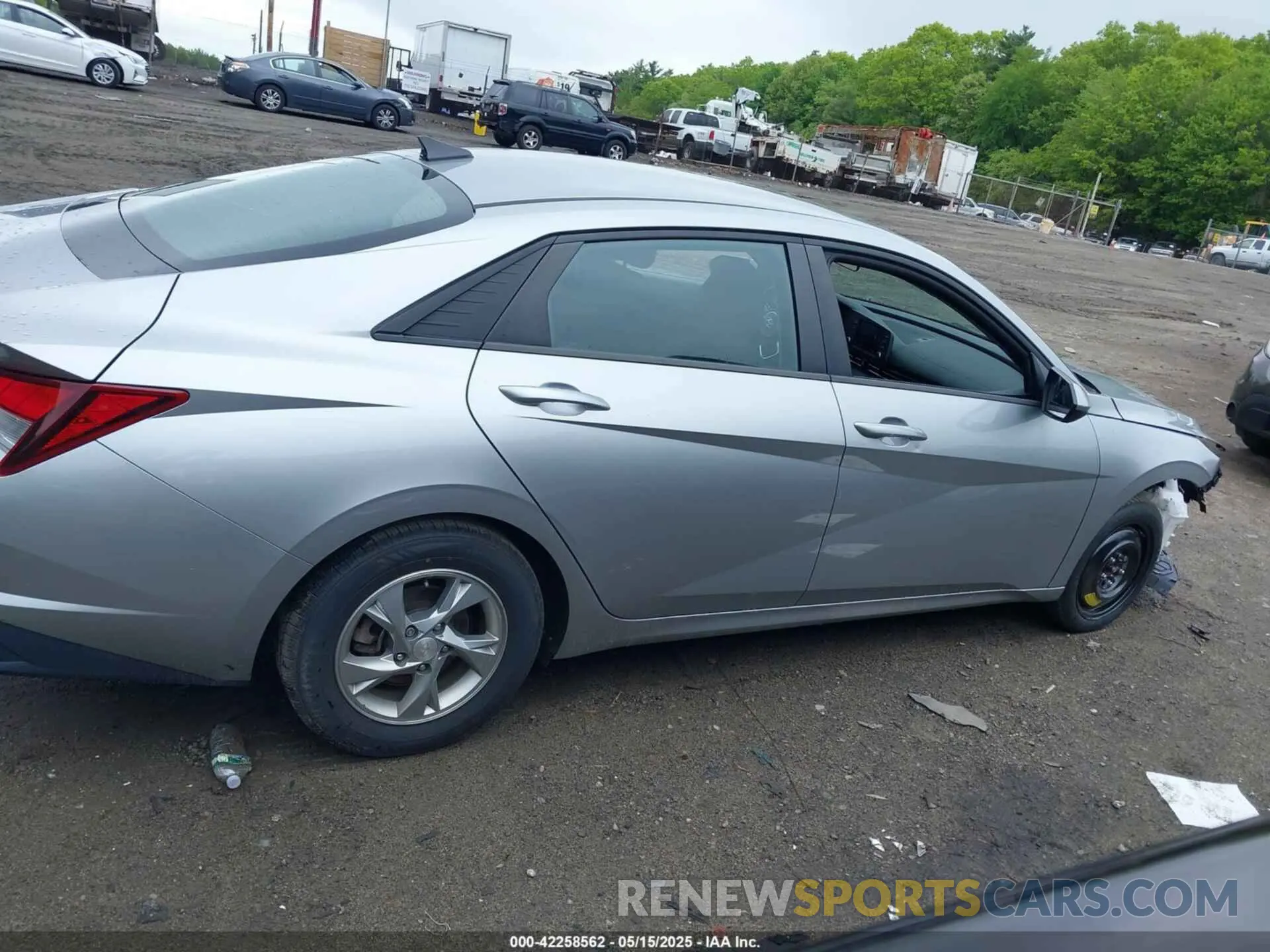 14 Photograph of a damaged car 5NPLL4AG1NH062119 HYUNDAI ELANTRA 2022