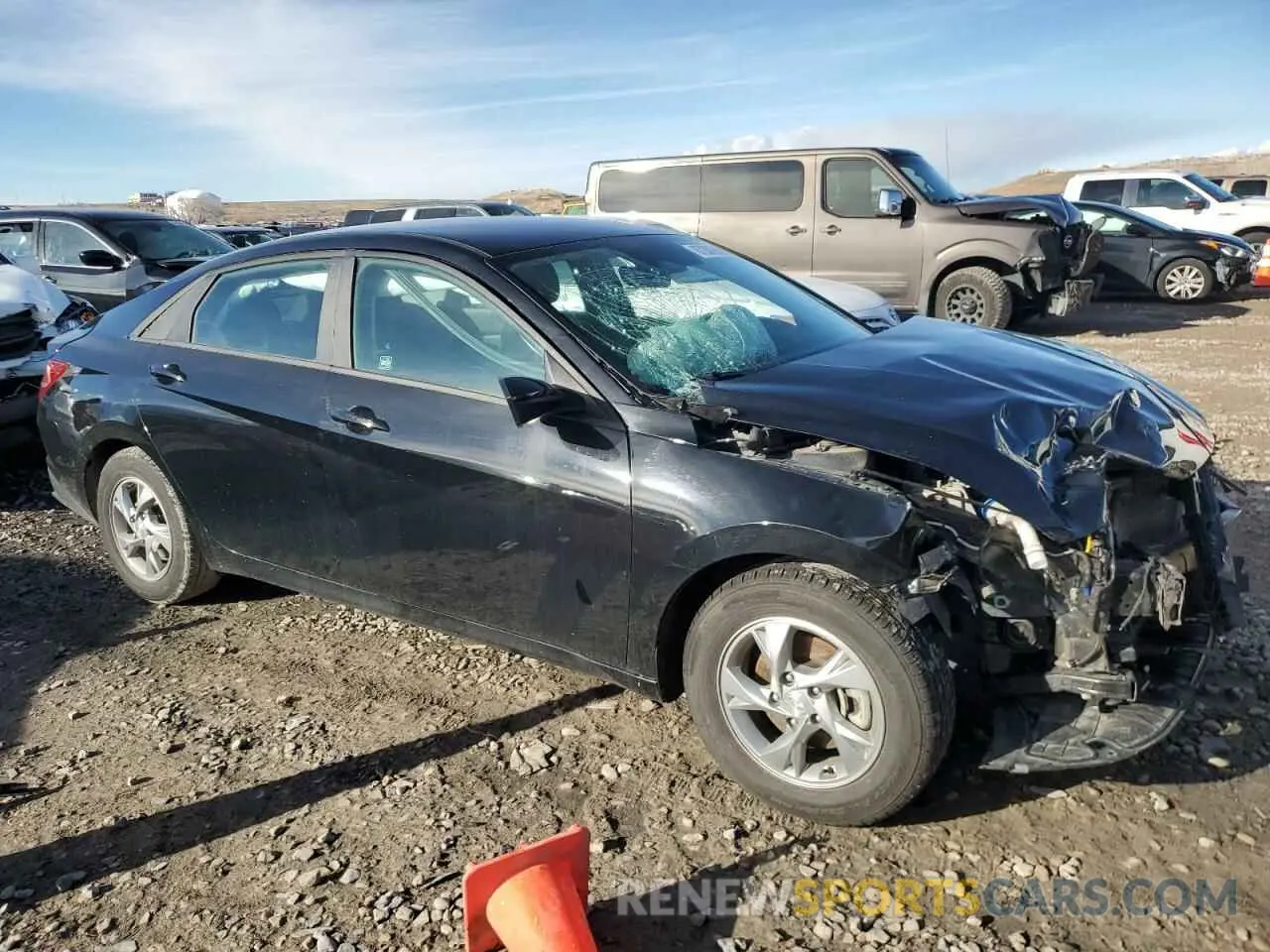 4 Photograph of a damaged car 5NPLL4AG3NH058055 HYUNDAI ELANTRA 2022