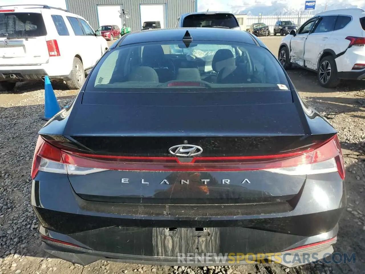 6 Photograph of a damaged car 5NPLL4AG3NH058055 HYUNDAI ELANTRA 2022