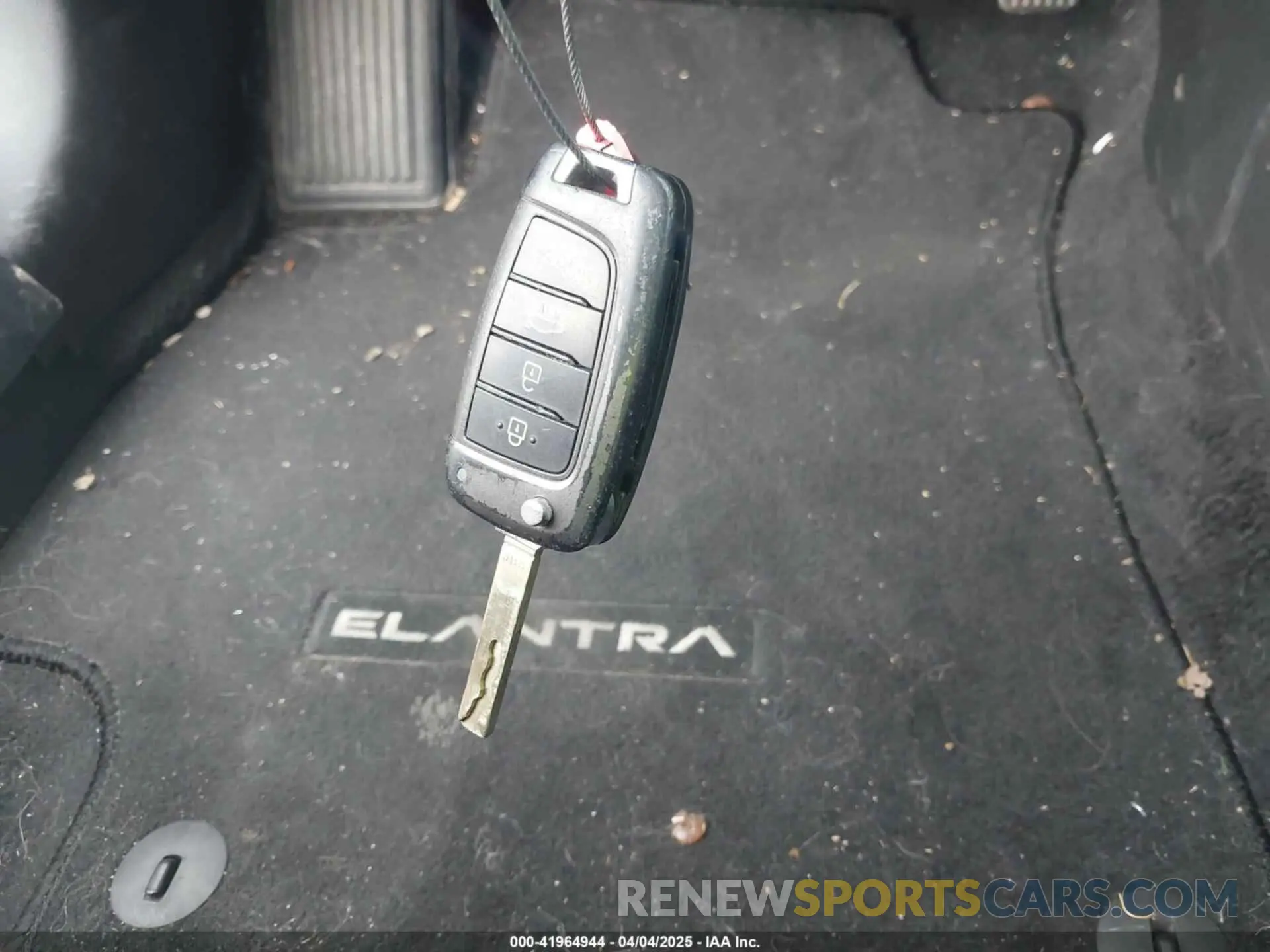 11 Photograph of a damaged car 5NPLL4AG4NH053284 HYUNDAI ELANTRA 2022
