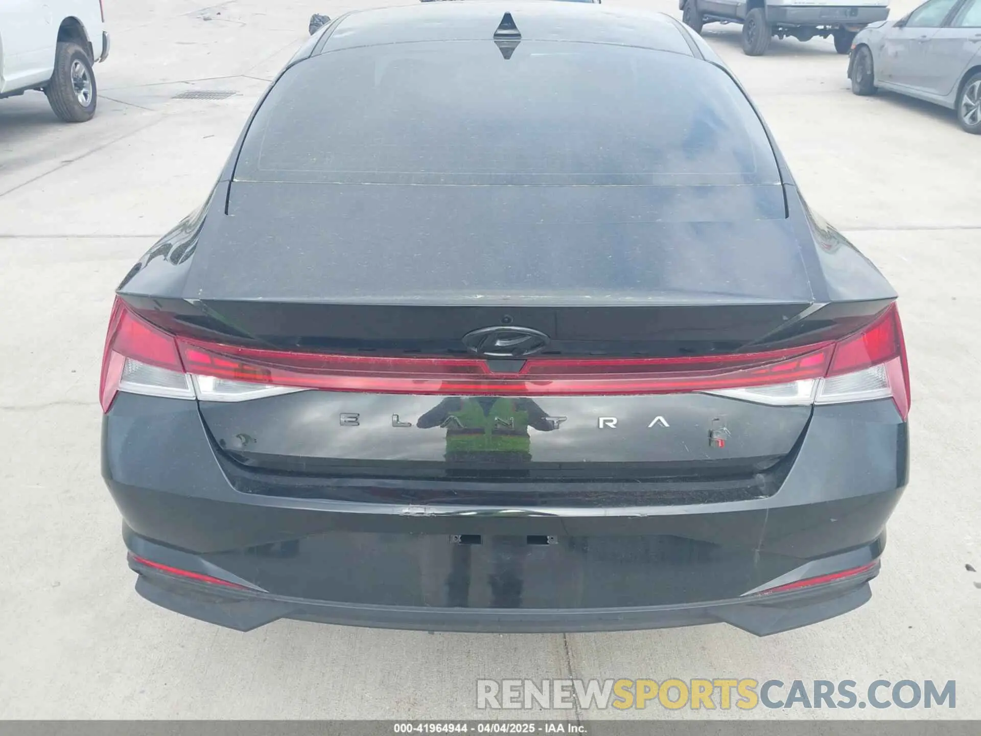16 Photograph of a damaged car 5NPLL4AG4NH053284 HYUNDAI ELANTRA 2022