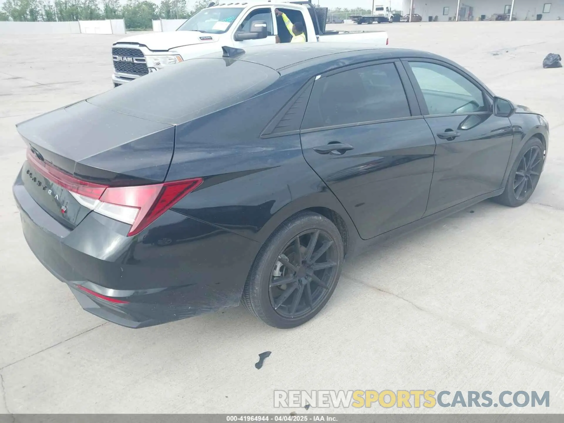 4 Photograph of a damaged car 5NPLL4AG4NH053284 HYUNDAI ELANTRA 2022