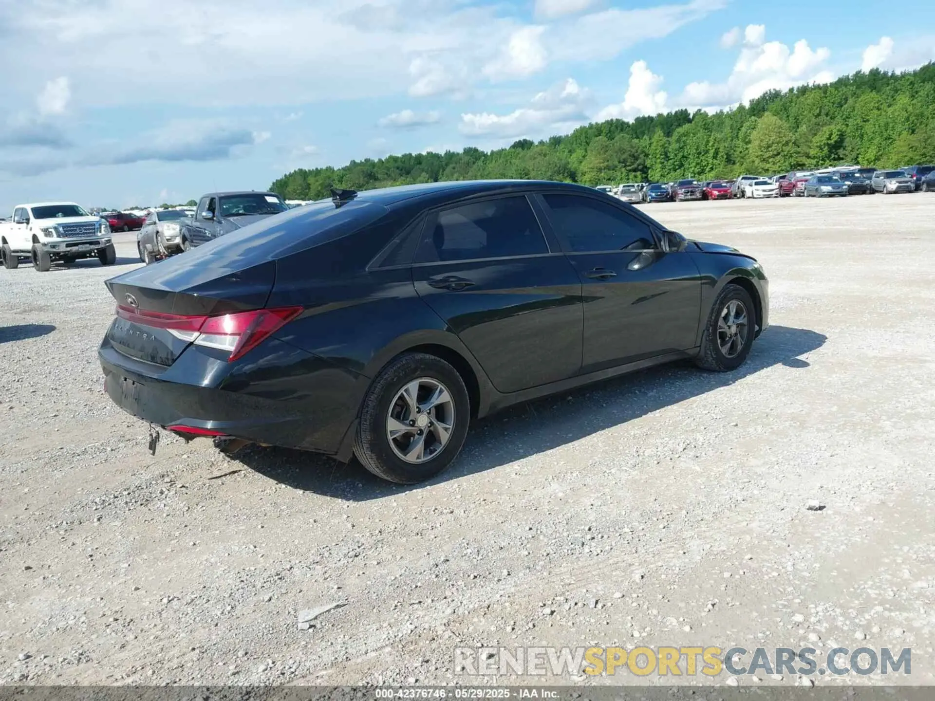 4 Photograph of a damaged car 5NPLL4AG4NH056895 HYUNDAI ELANTRA 2022