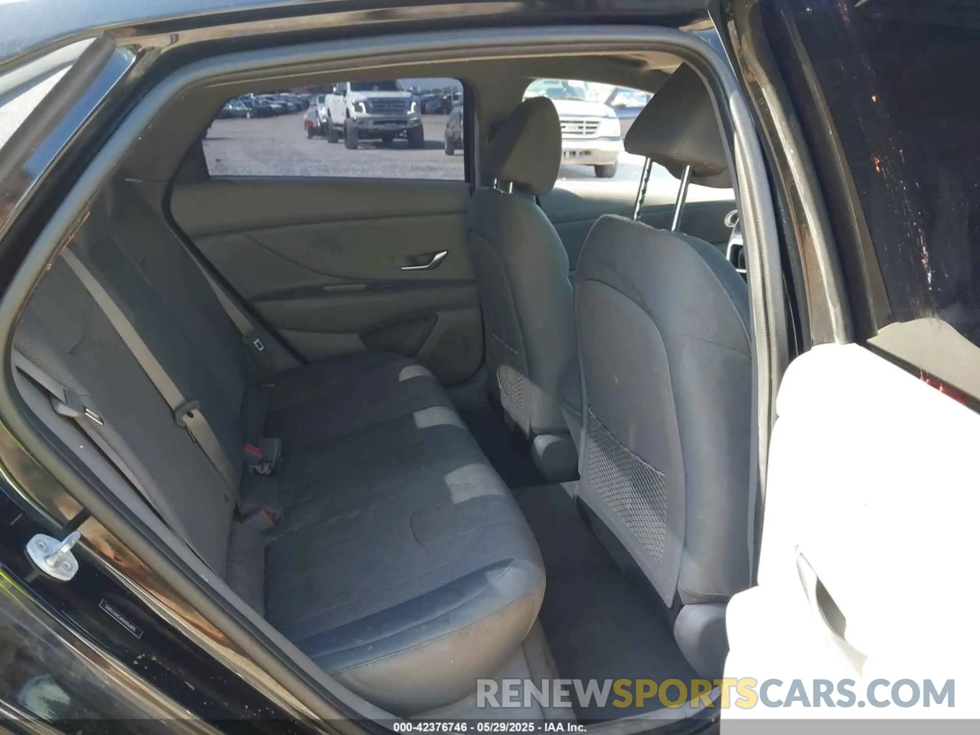 8 Photograph of a damaged car 5NPLL4AG4NH056895 HYUNDAI ELANTRA 2022