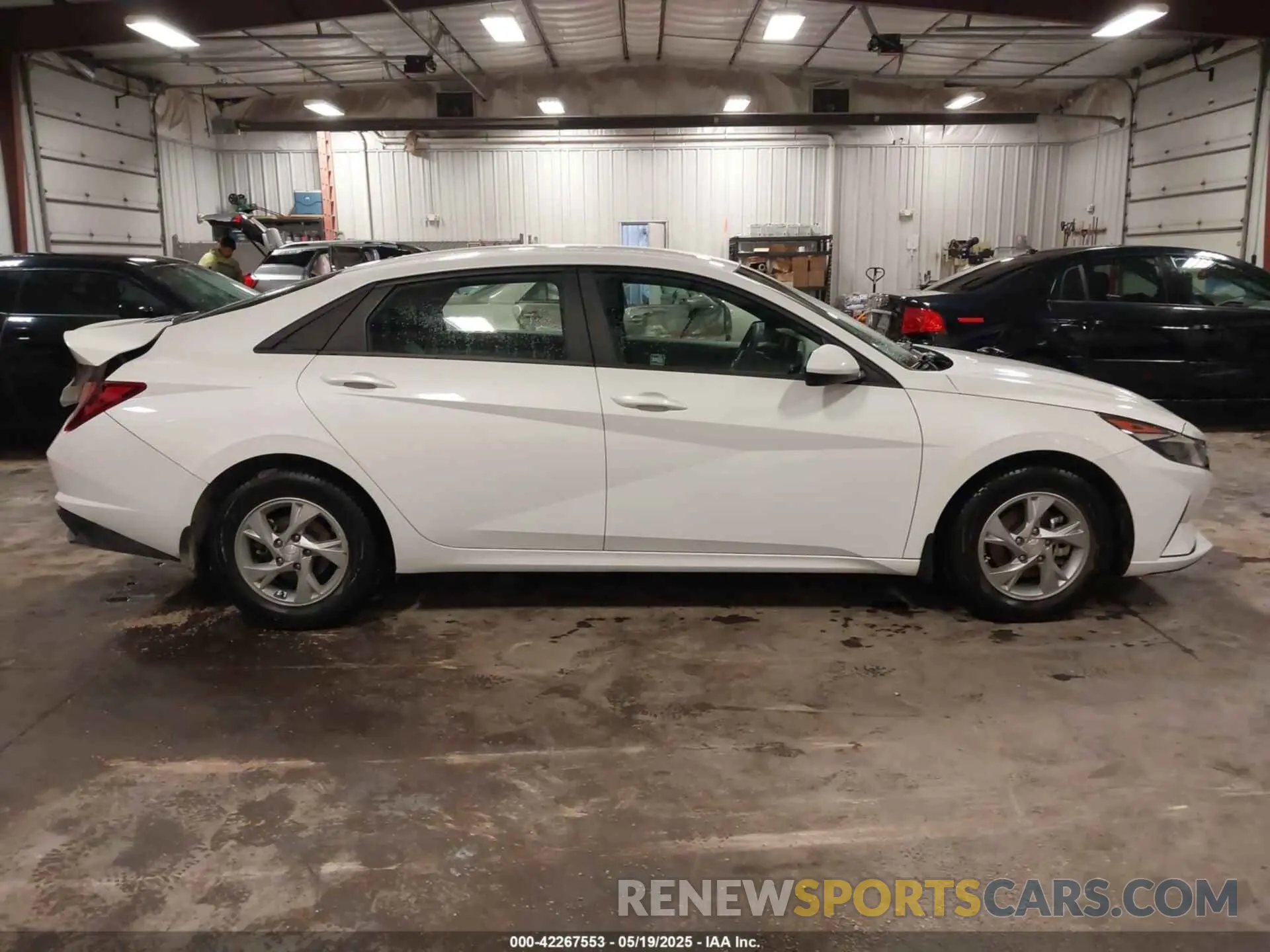 13 Photograph of a damaged car 5NPLL4AG6NH059068 HYUNDAI ELANTRA 2022
