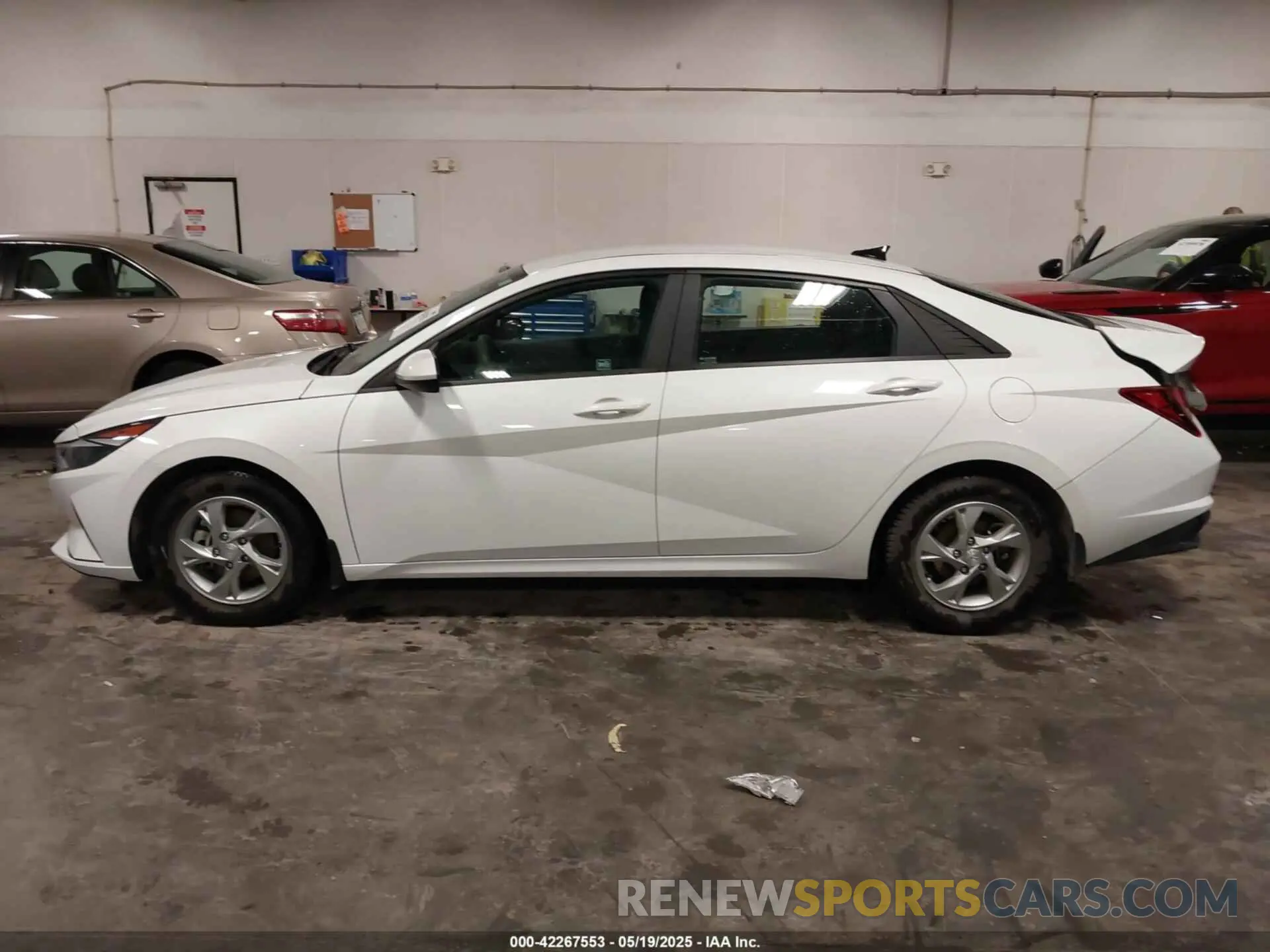 14 Photograph of a damaged car 5NPLL4AG6NH059068 HYUNDAI ELANTRA 2022