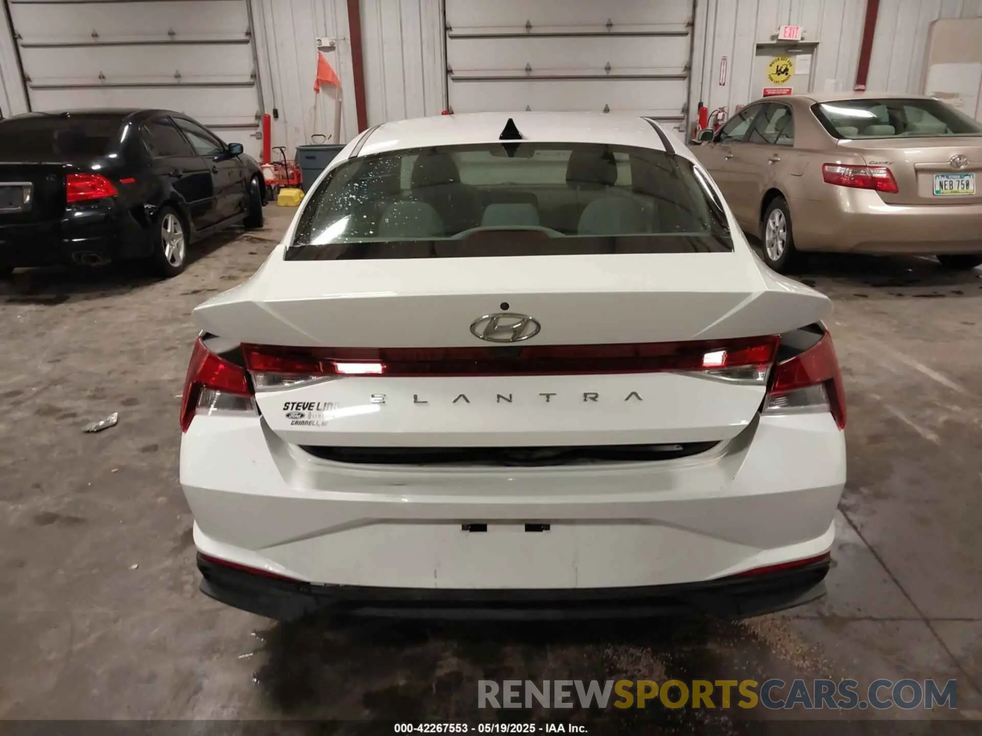 16 Photograph of a damaged car 5NPLL4AG6NH059068 HYUNDAI ELANTRA 2022