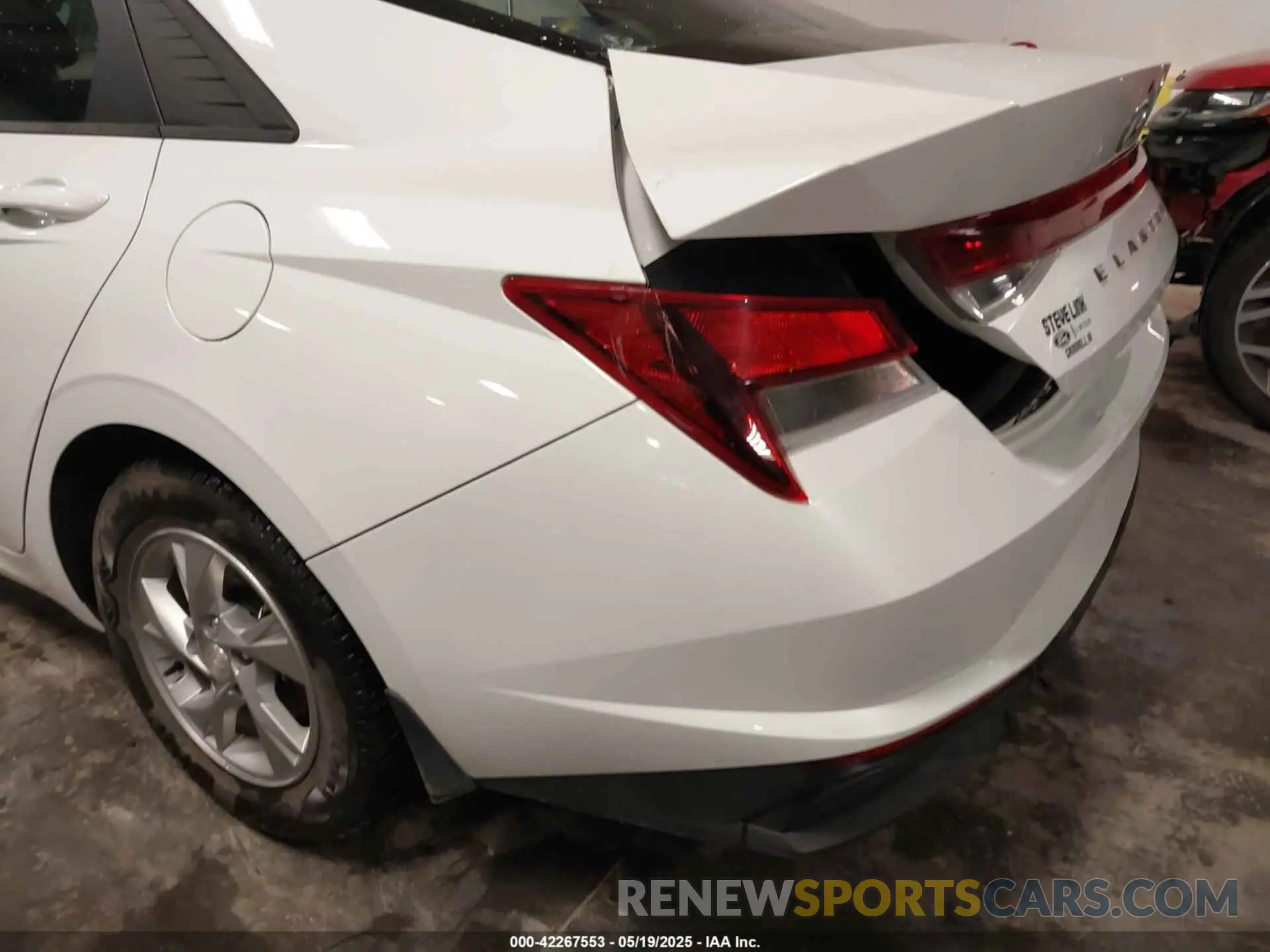 17 Photograph of a damaged car 5NPLL4AG6NH059068 HYUNDAI ELANTRA 2022