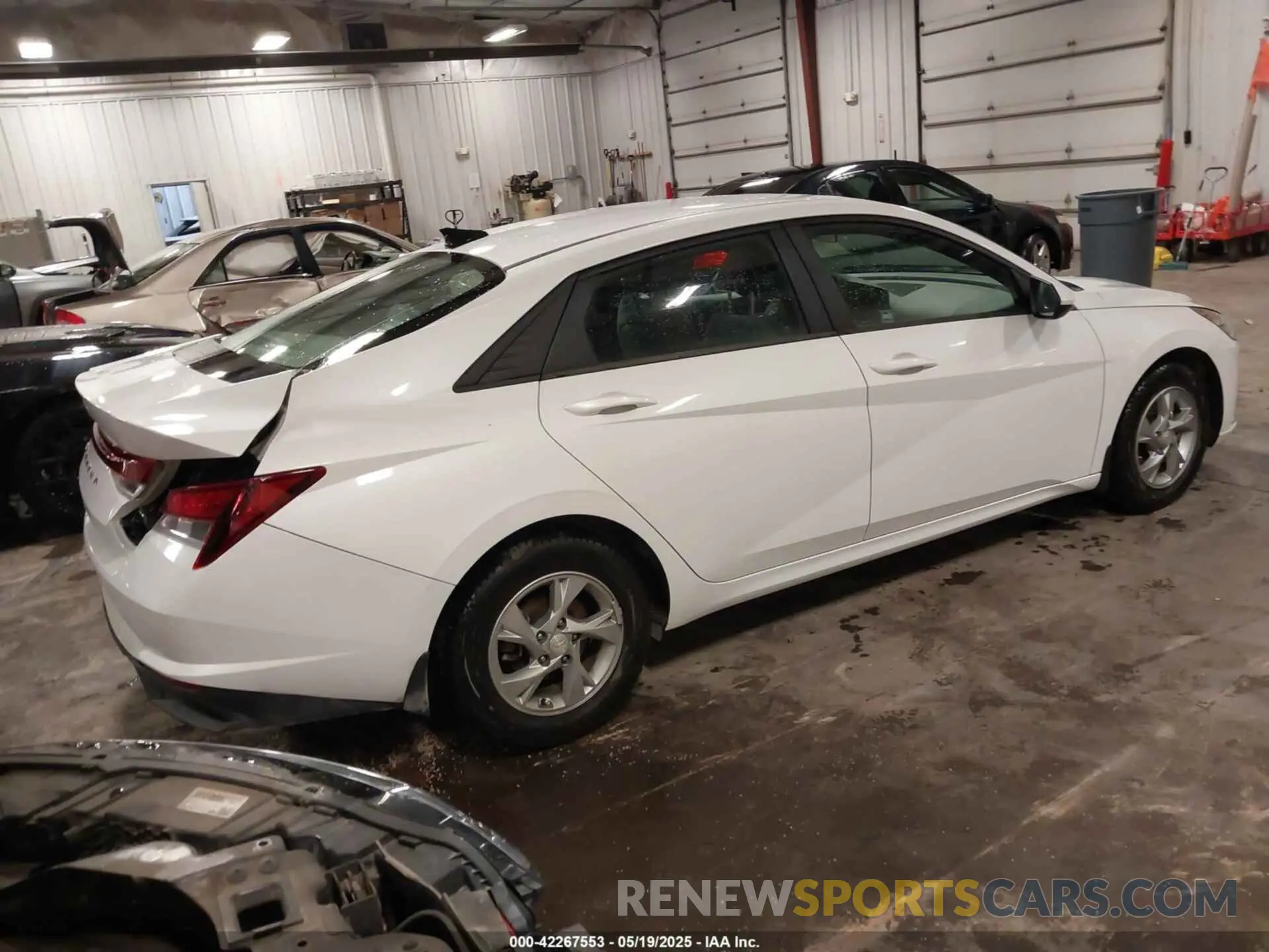 4 Photograph of a damaged car 5NPLL4AG6NH059068 HYUNDAI ELANTRA 2022