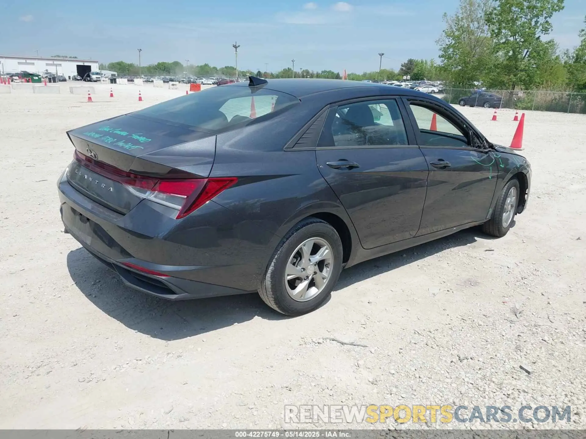 4 Photograph of a damaged car 5NPLL4AG8NH053241 HYUNDAI ELANTRA 2022