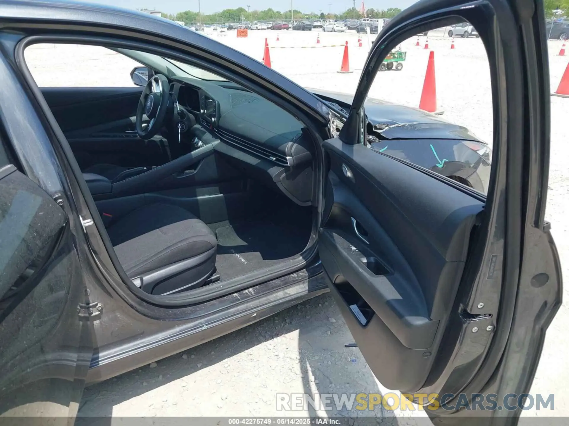 5 Photograph of a damaged car 5NPLL4AG8NH053241 HYUNDAI ELANTRA 2022