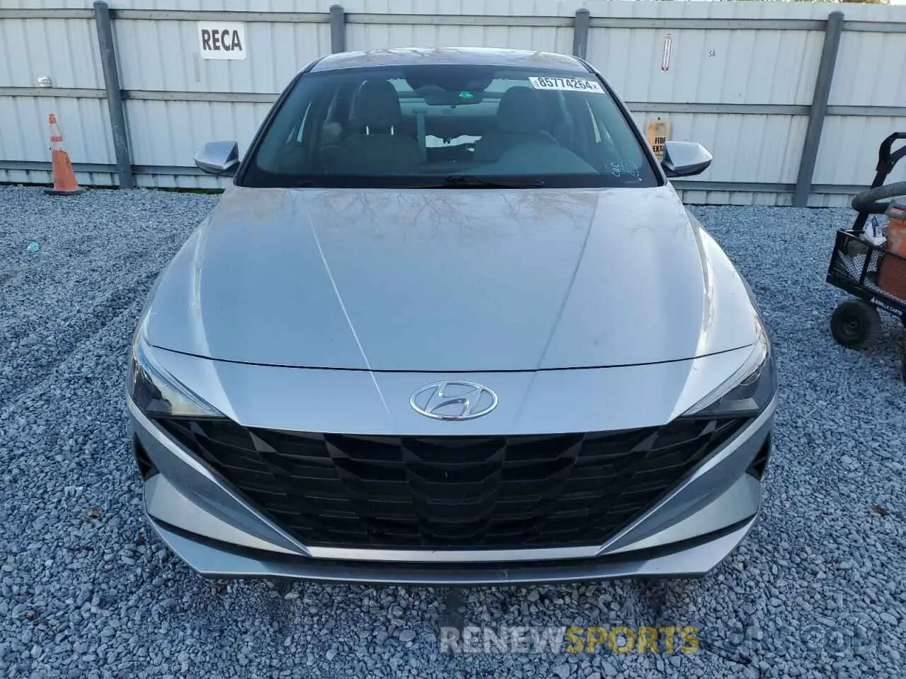 5 Photograph of a damaged car 5NPLL4AG8NH084165 HYUNDAI ELANTRA 2022