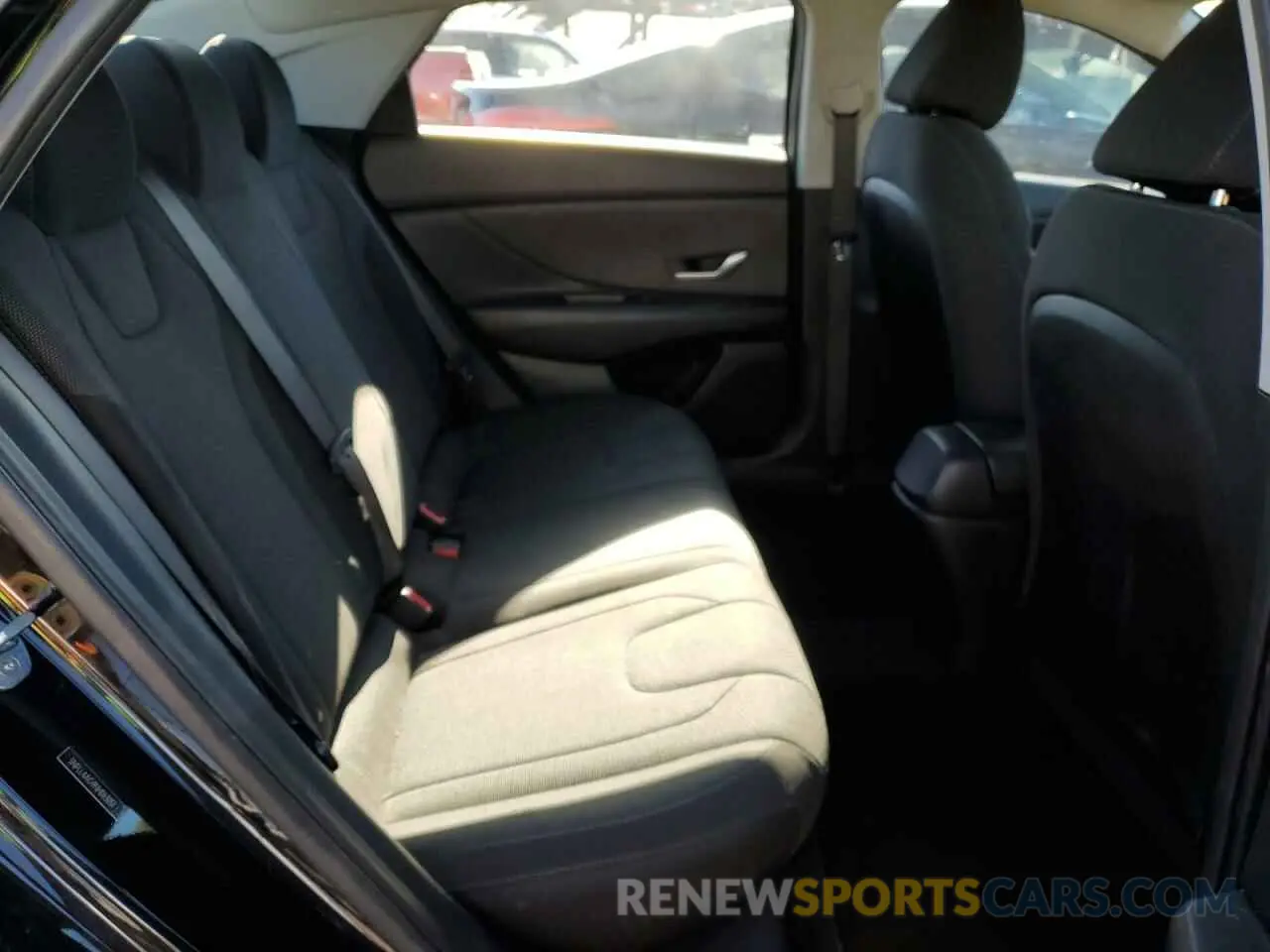 10 Photograph of a damaged car 5NPLL4AG9NH063051 HYUNDAI ELANTRA 2022
