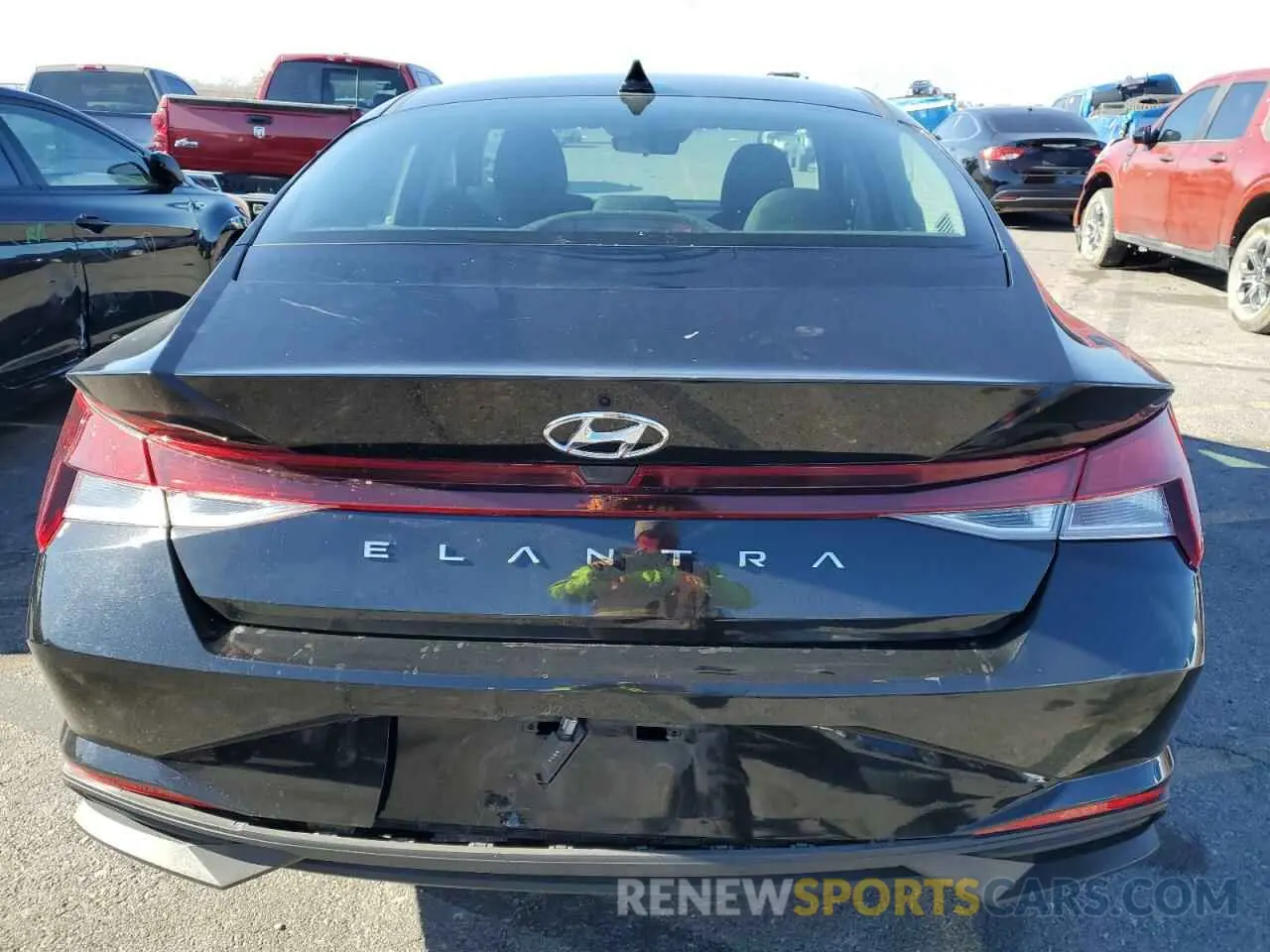 6 Photograph of a damaged car 5NPLL4AG9NH063051 HYUNDAI ELANTRA 2022