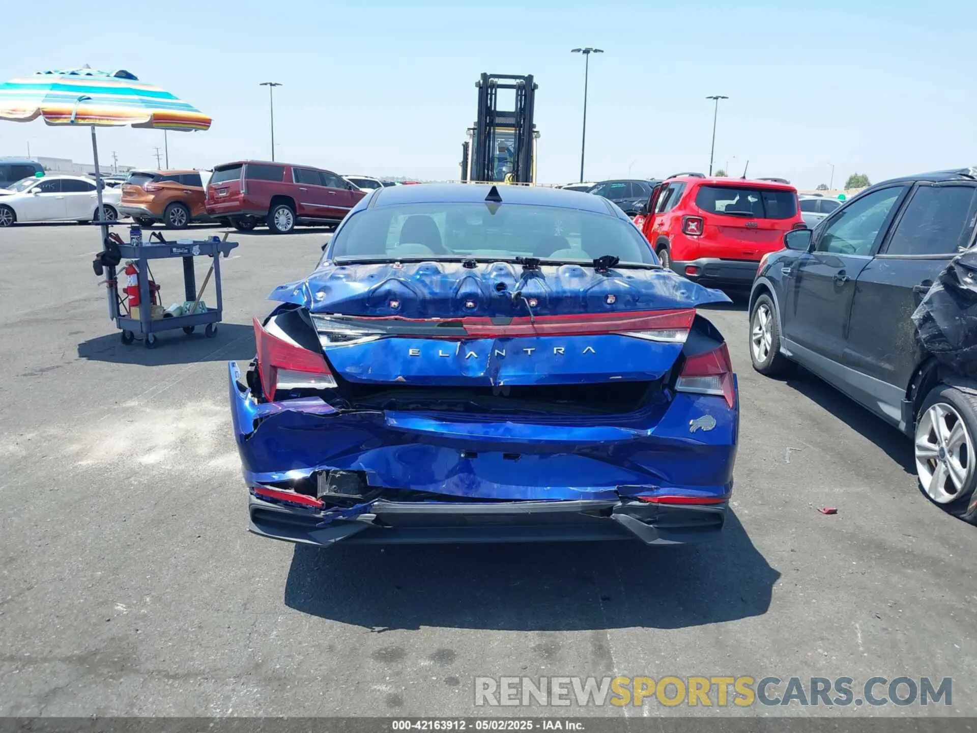 17 Photograph of a damaged car 5NPLL4AG9NH082246 HYUNDAI ELANTRA 2022
