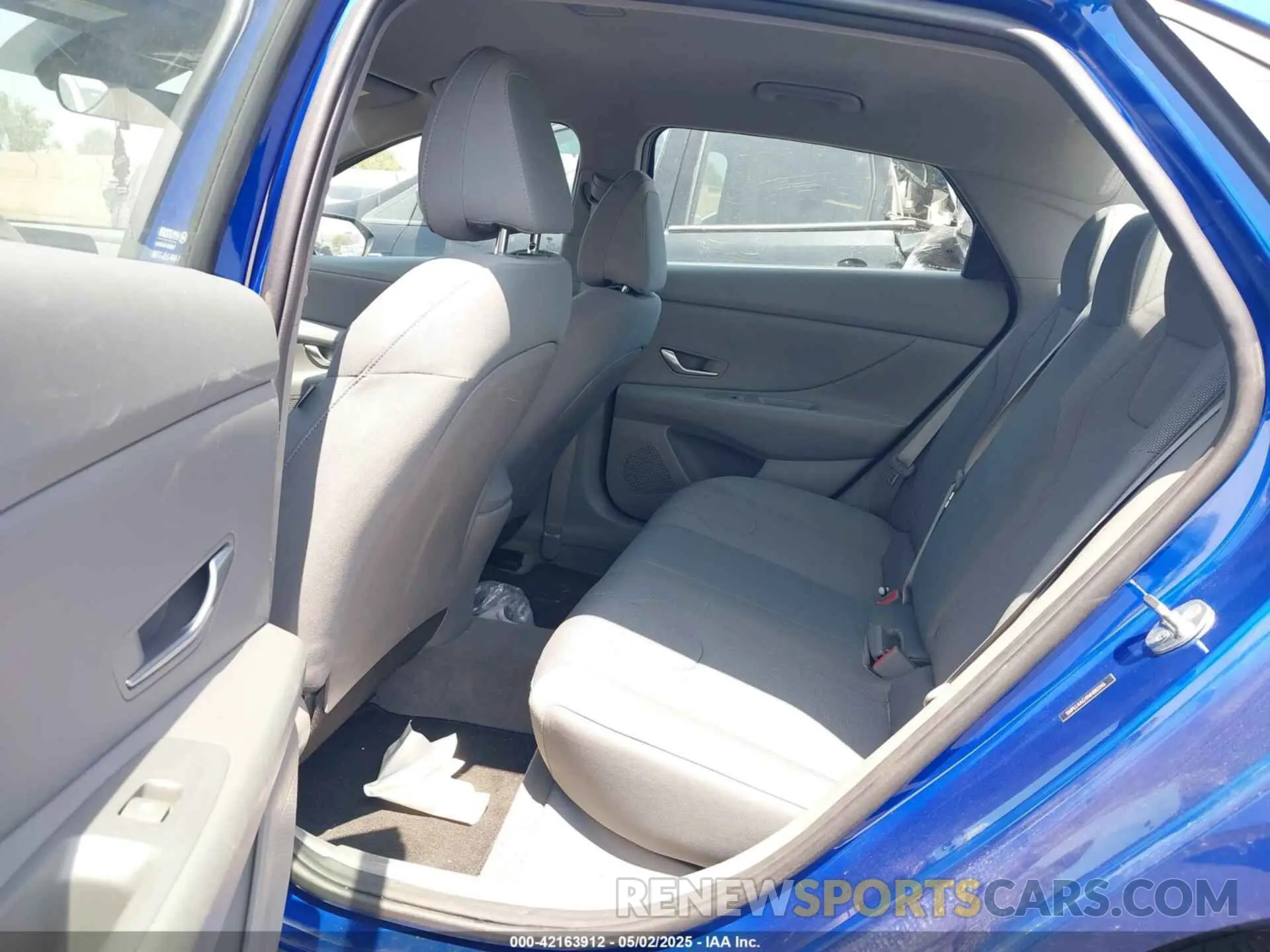 8 Photograph of a damaged car 5NPLL4AG9NH082246 HYUNDAI ELANTRA 2022