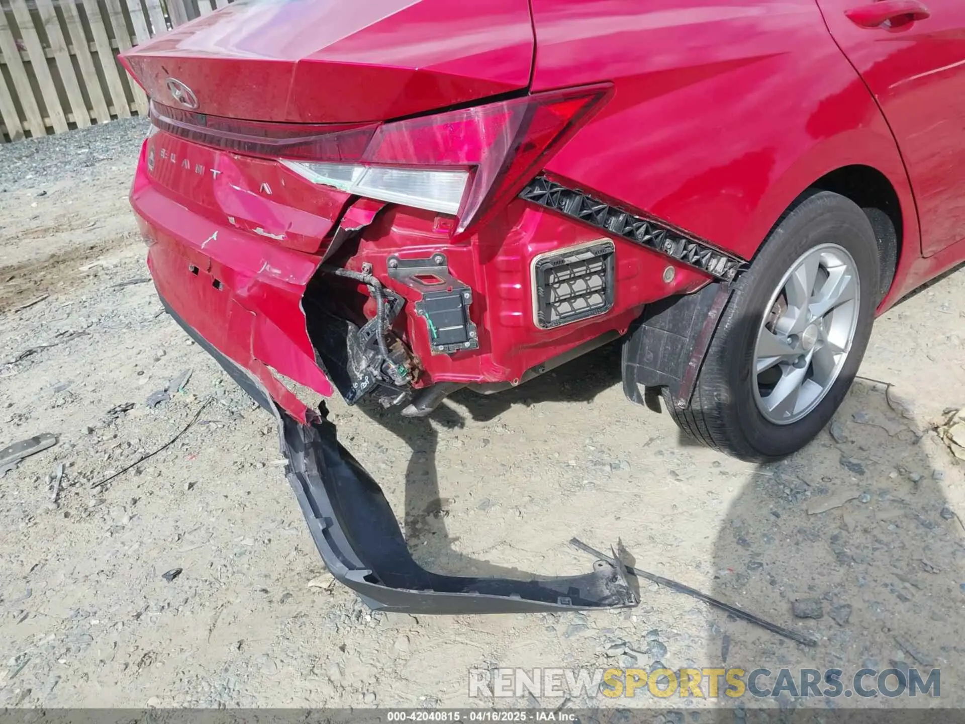 17 Photograph of a damaged car 5NPLL4AGXNH072597 HYUNDAI ELANTRA 2022