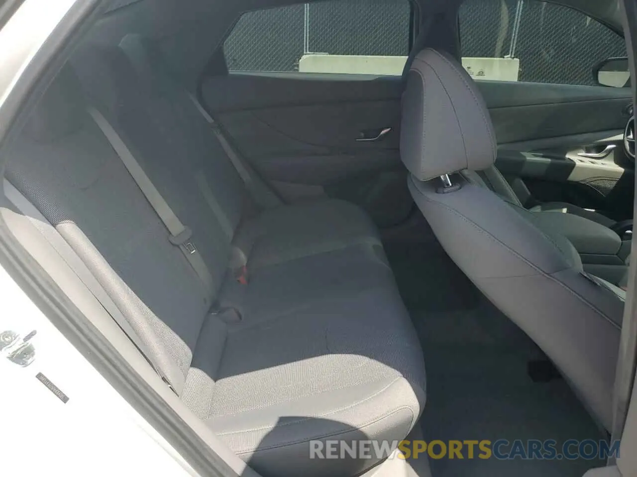 10 Photograph of a damaged car 5NPLL4AGXNH084085 HYUNDAI ELANTRA 2022