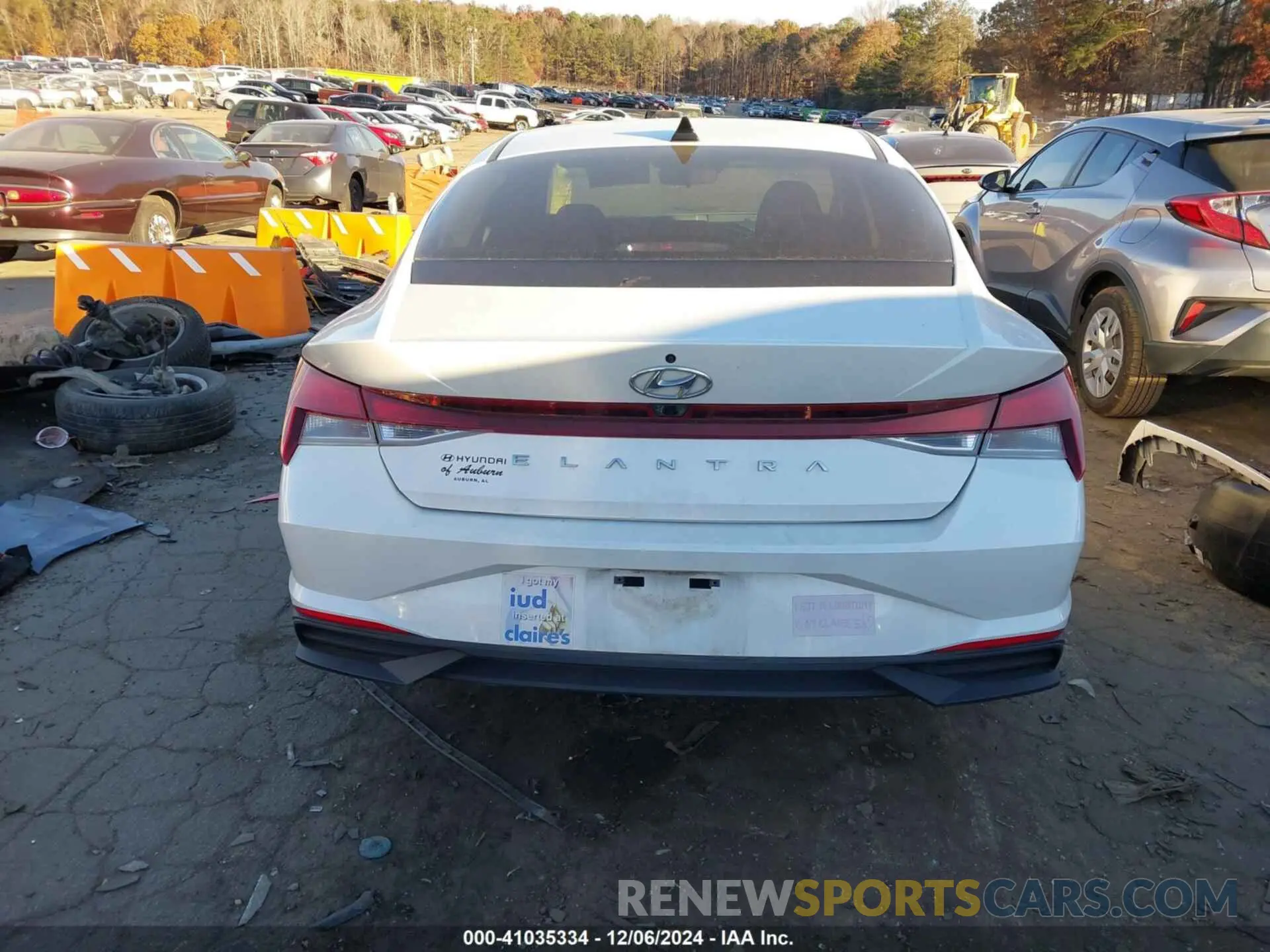16 Photograph of a damaged car 5NPLM4AG0NH066059 HYUNDAI ELANTRA 2022