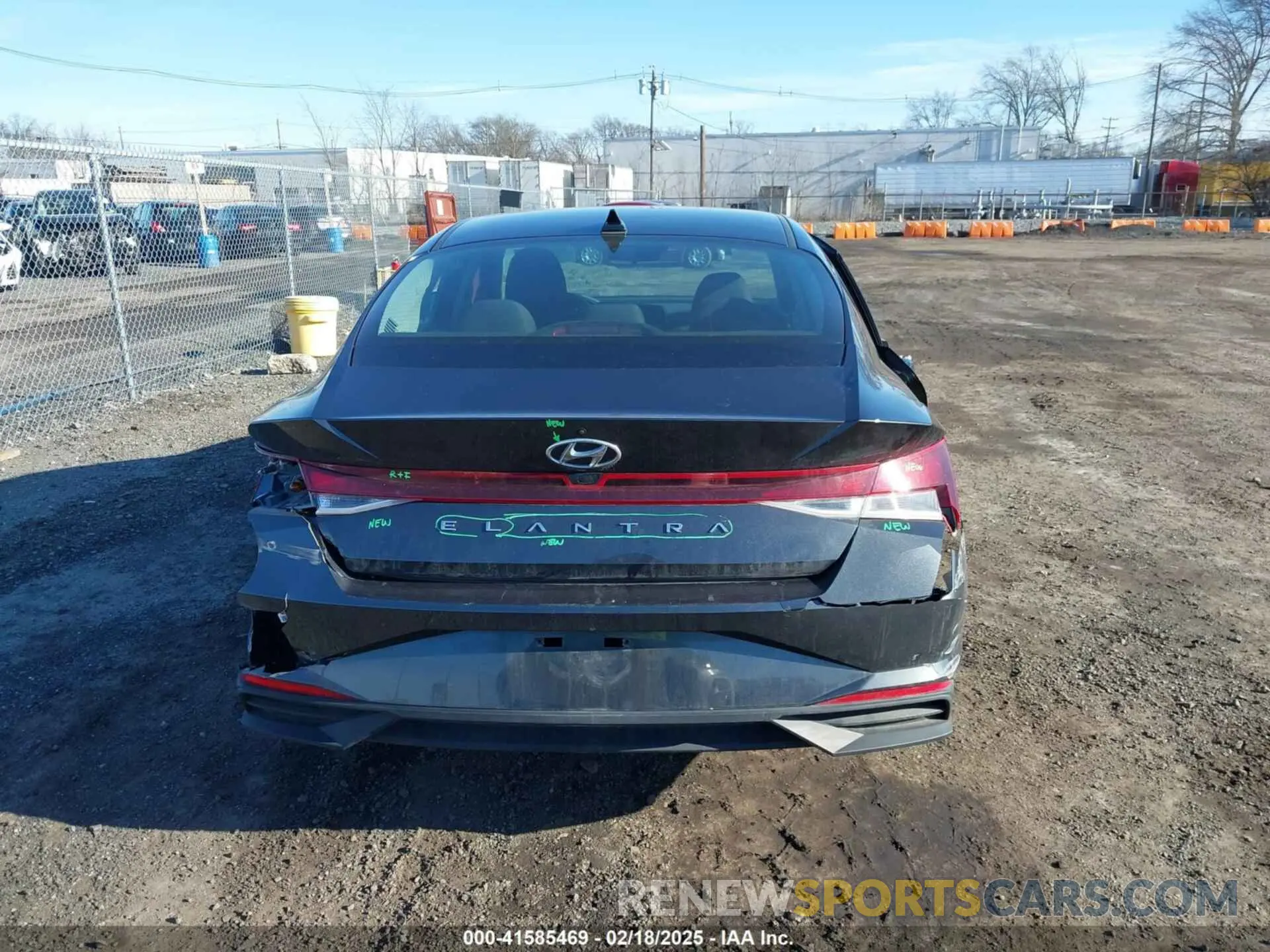 16 Photograph of a damaged car 5NPLM4AG0NH069432 HYUNDAI ELANTRA 2022