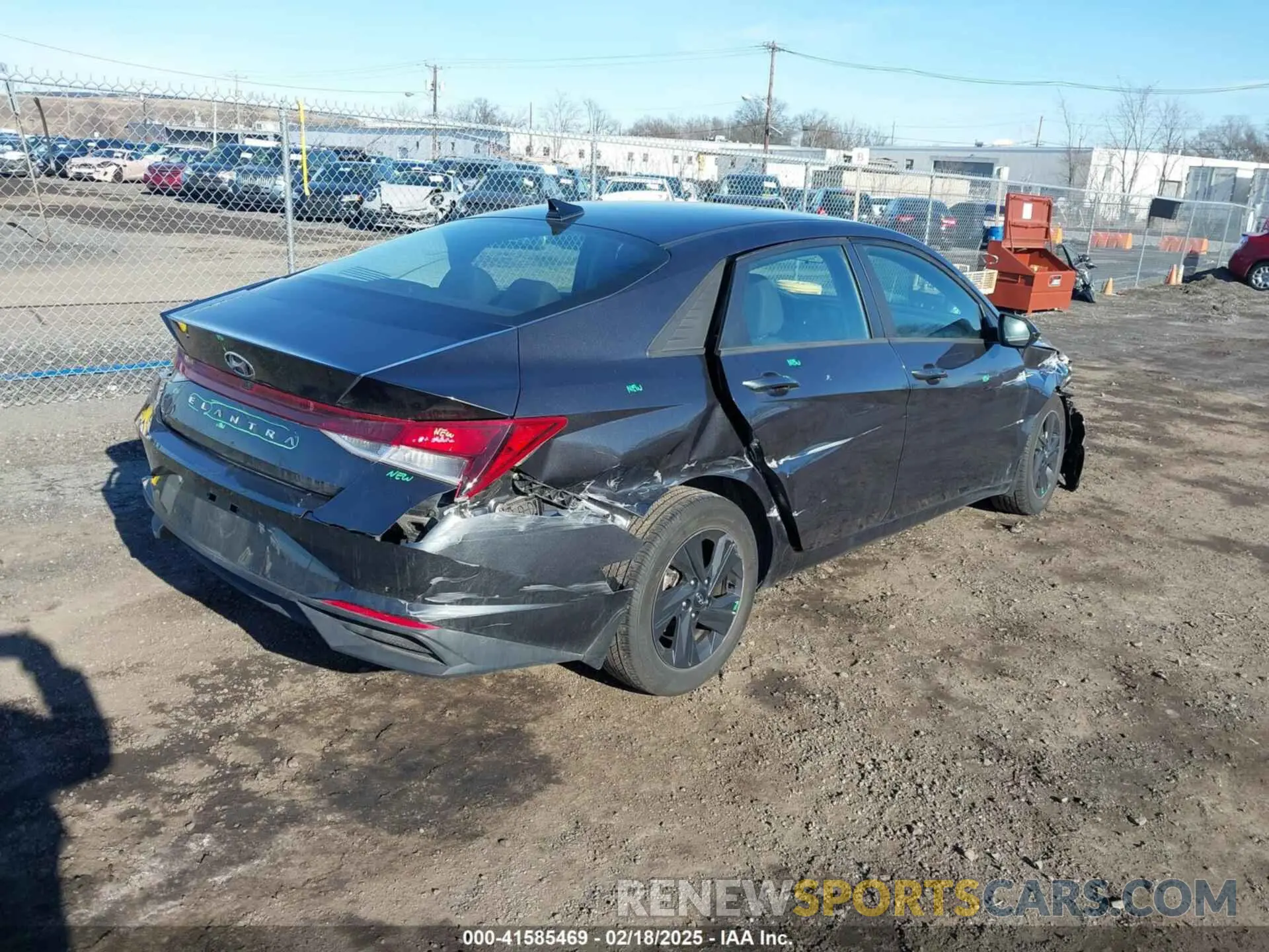 4 Photograph of a damaged car 5NPLM4AG0NH069432 HYUNDAI ELANTRA 2022