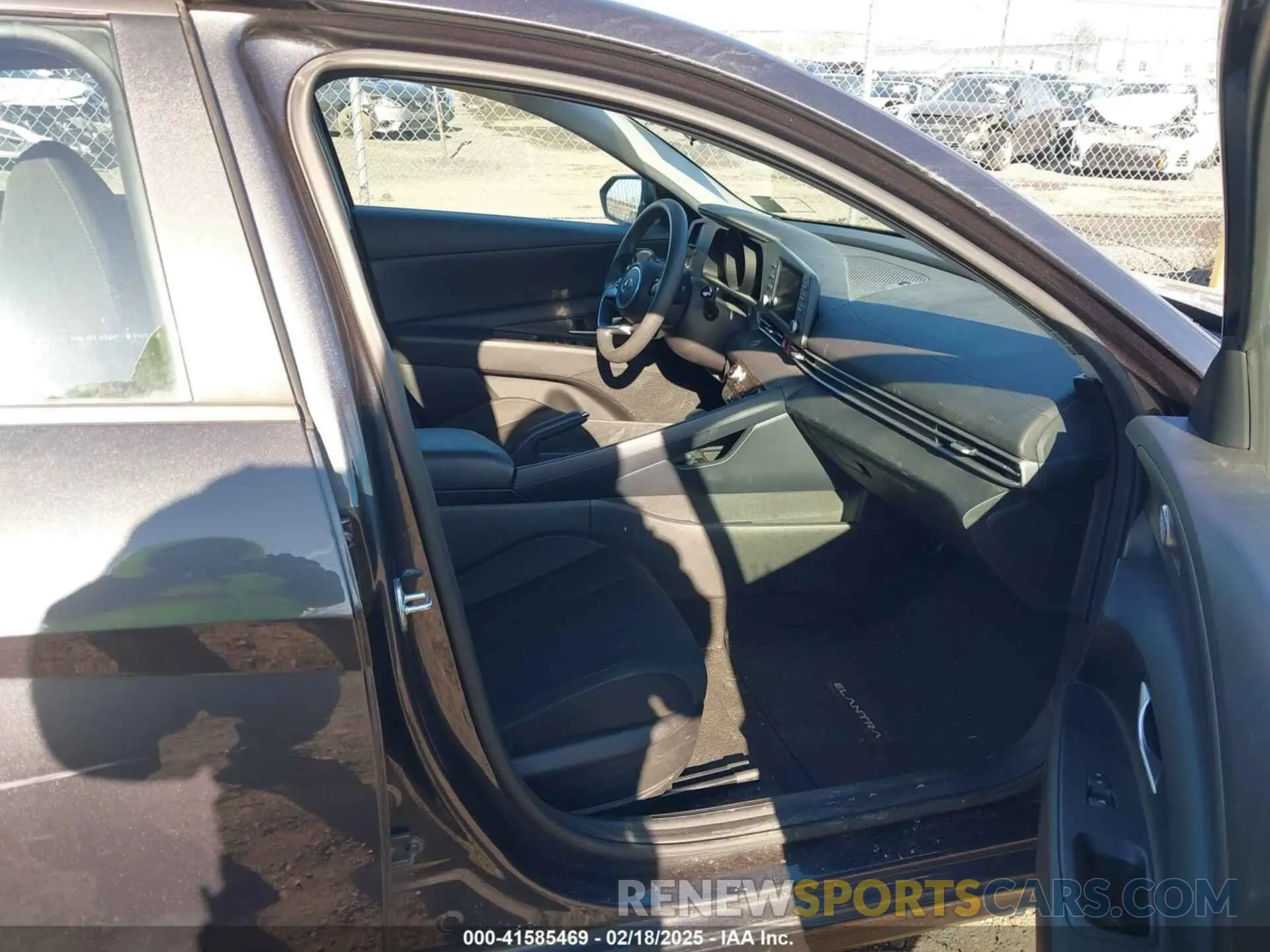 5 Photograph of a damaged car 5NPLM4AG0NH069432 HYUNDAI ELANTRA 2022