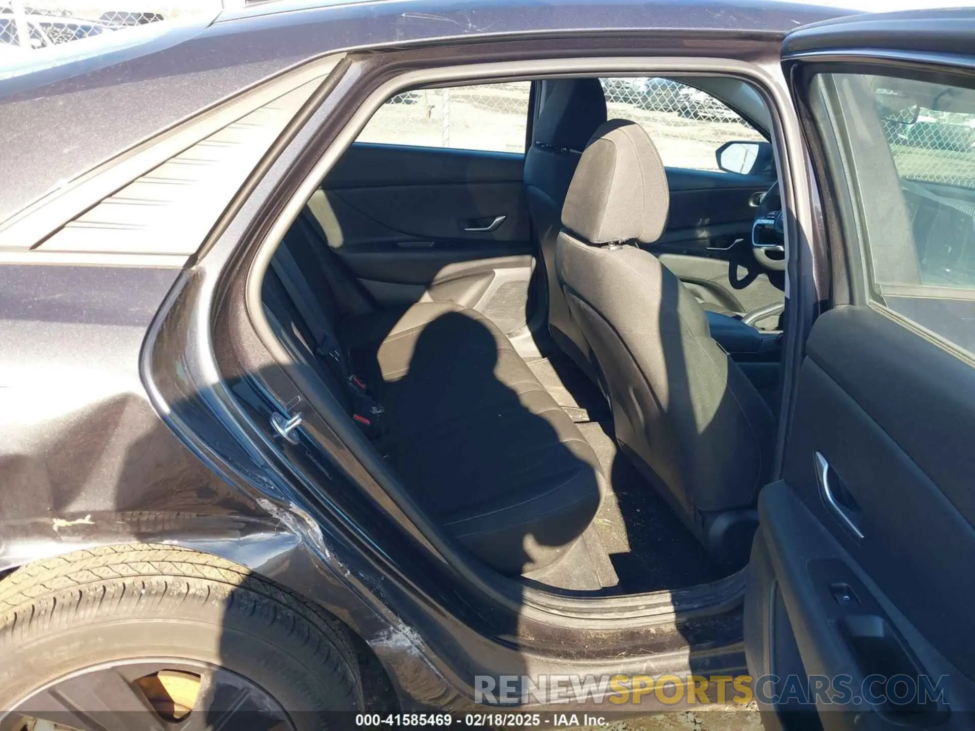 8 Photograph of a damaged car 5NPLM4AG0NH069432 HYUNDAI ELANTRA 2022