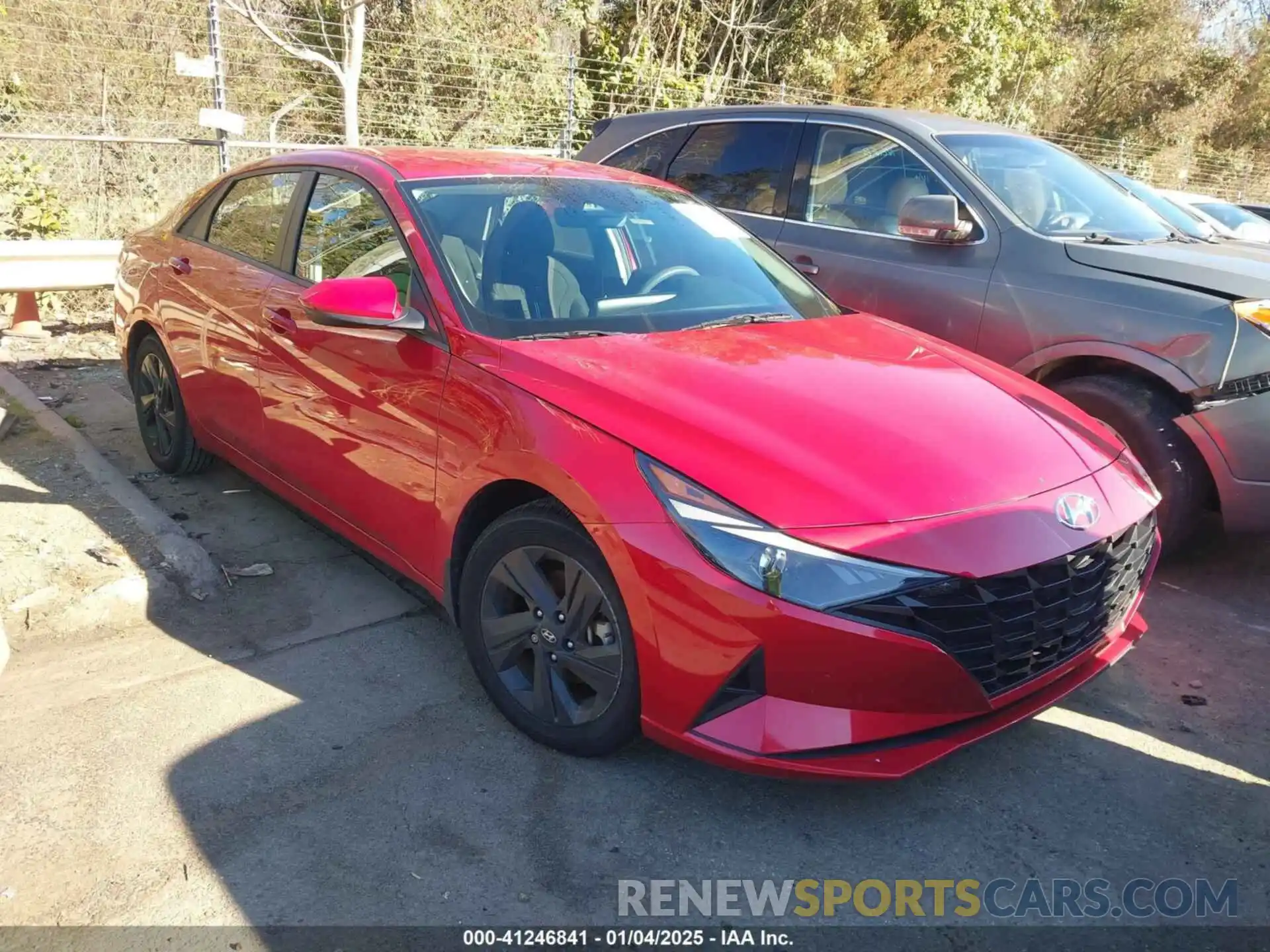 1 Photograph of a damaged car 5NPLM4AG0NH070483 HYUNDAI ELANTRA 2022