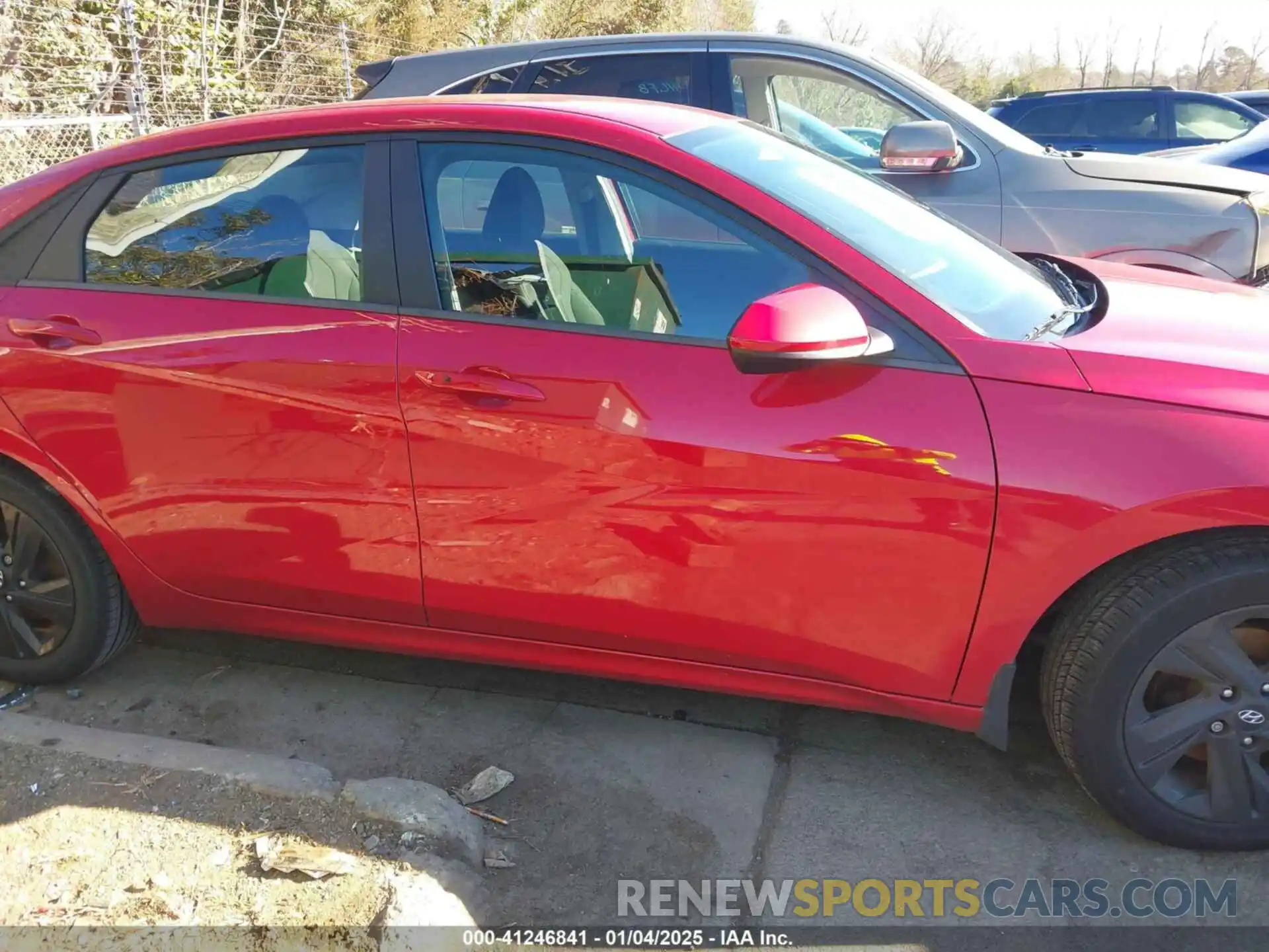 13 Photograph of a damaged car 5NPLM4AG0NH070483 HYUNDAI ELANTRA 2022